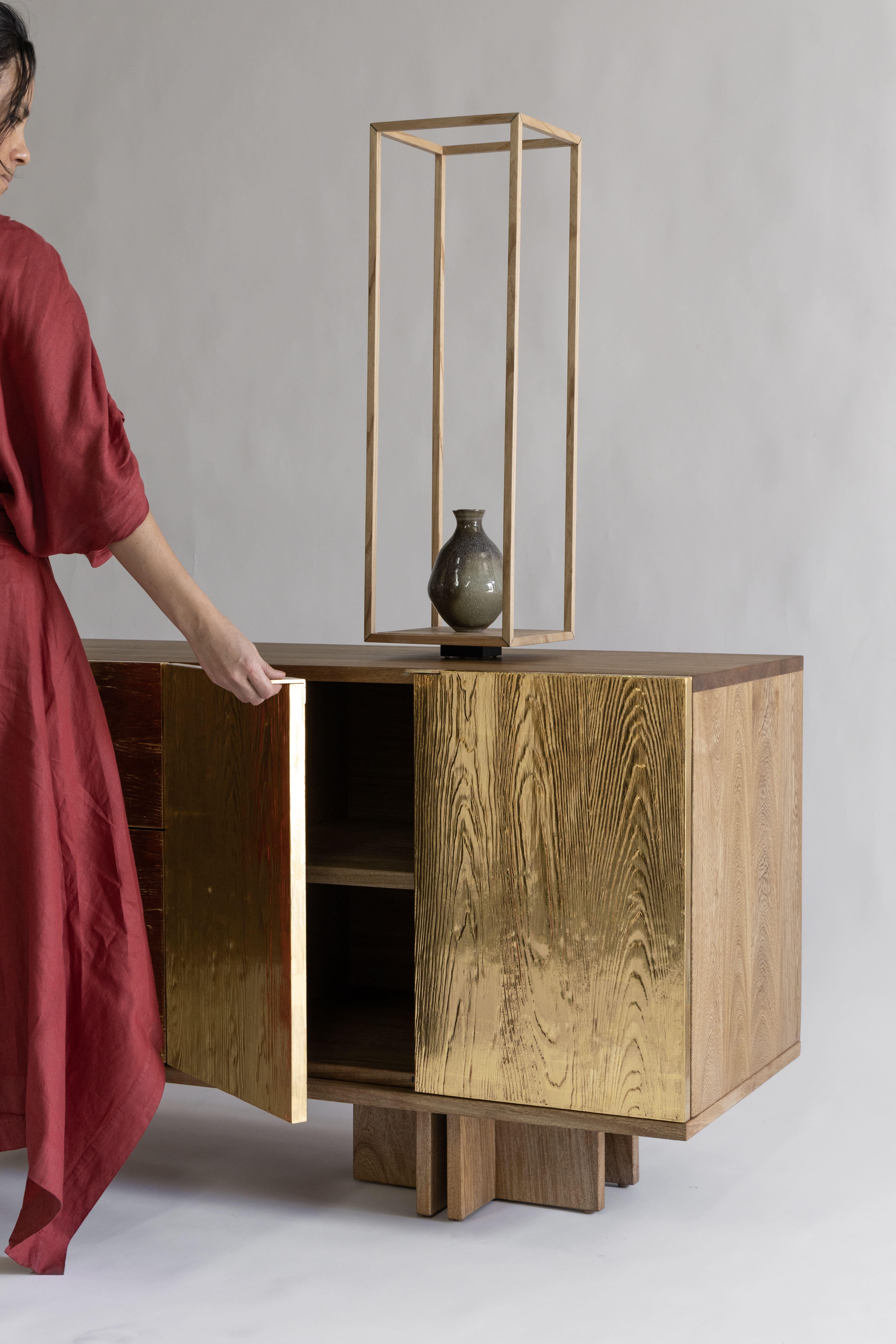 AURUM Anrichte, Esche und rosa Morada-Holz, 23k Gold (Handgefertigt) im Angebot