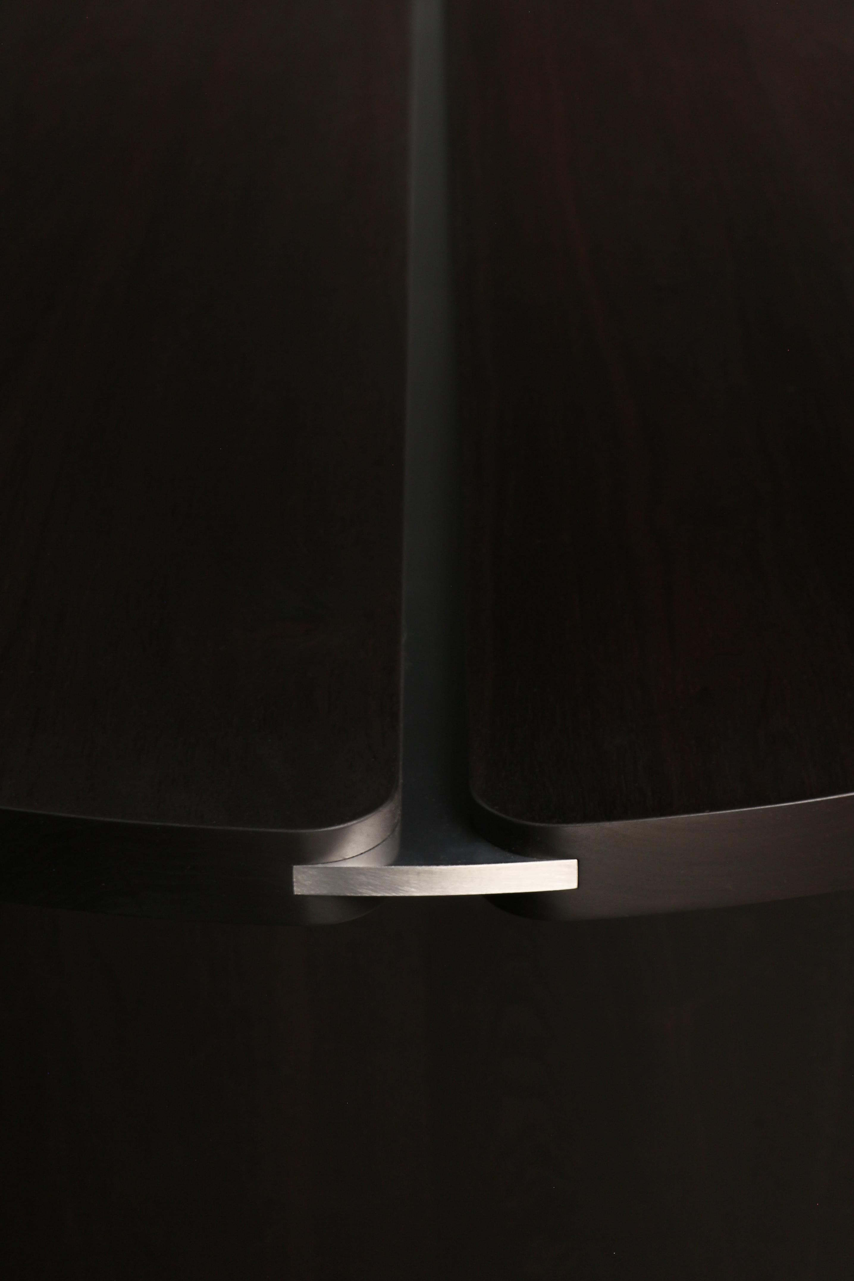 AURUM Esstisch von AMBROZIA, oxidiertes Nussbaumholz und poliertes Aluminium (10ft) im Zustand „Neu“ im Angebot in Drummondville, Quebec