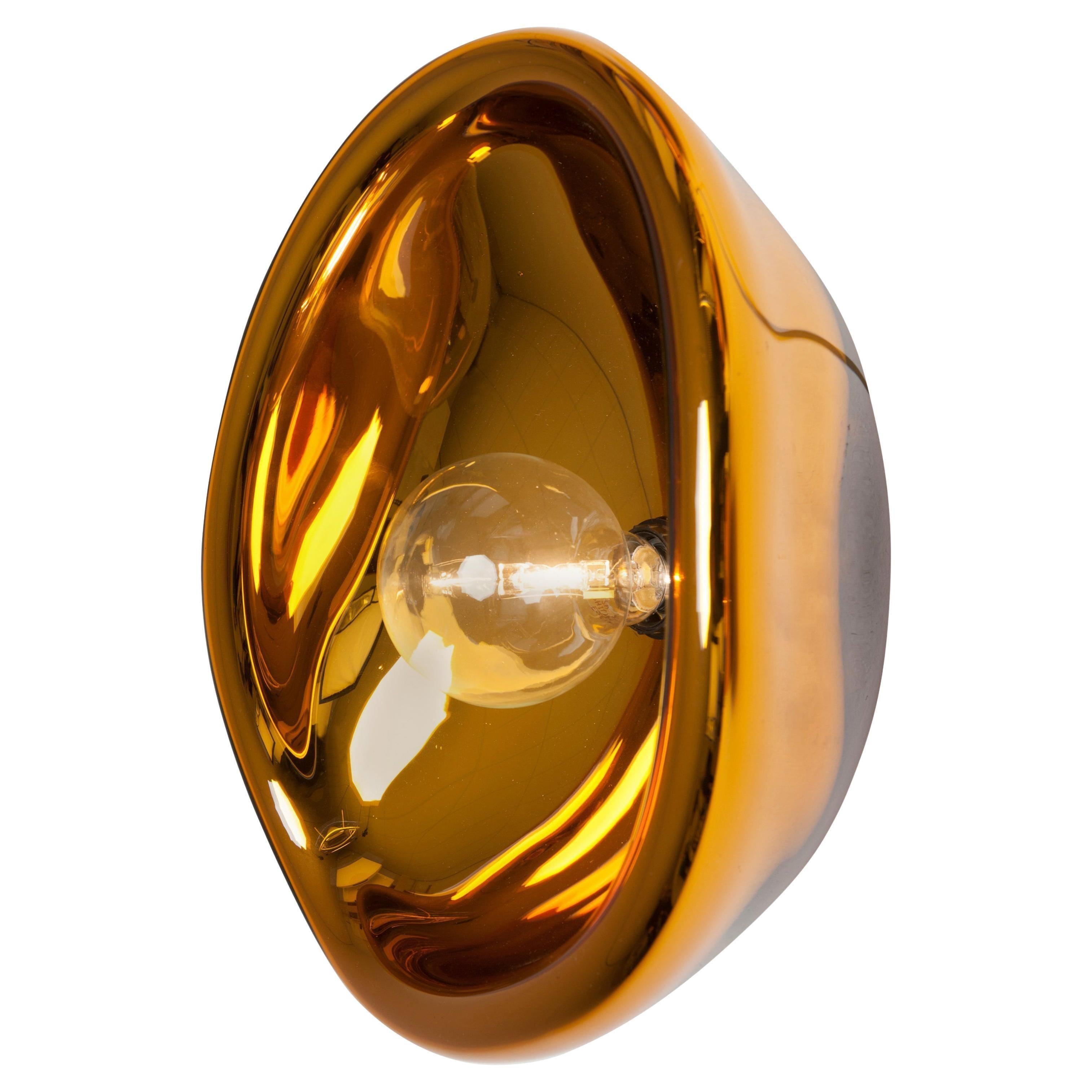 Aurum glass sconces by Alex de Witte
Dimensions:
Small: 20 x 30 cm 

Aurum shows how Alex de Wite is able to convey movement within a frozen form. As glass is liquid and filled with air while producing, he has captured different shapes in the