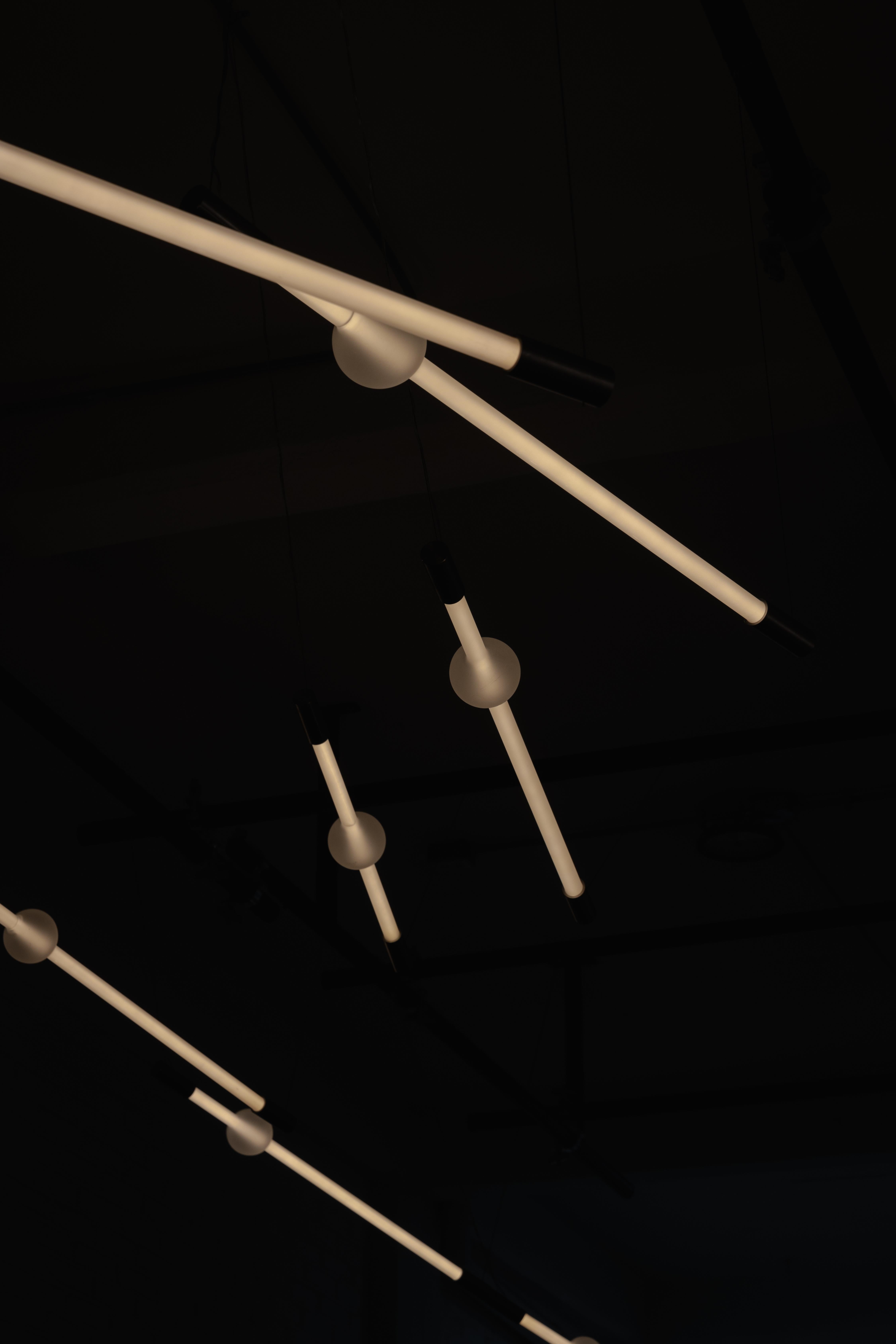 Vetro Lampada a sospensione media Aurum in acciaio inossidabile e vetro smerigliato di Nuumbra in vendita