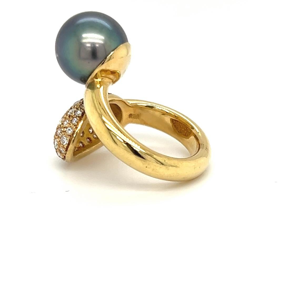 Boucle d'oreille Ausgefallener Gelbgold en or 18 carats avec perles de Tahiti et diamants Unisexe en vente