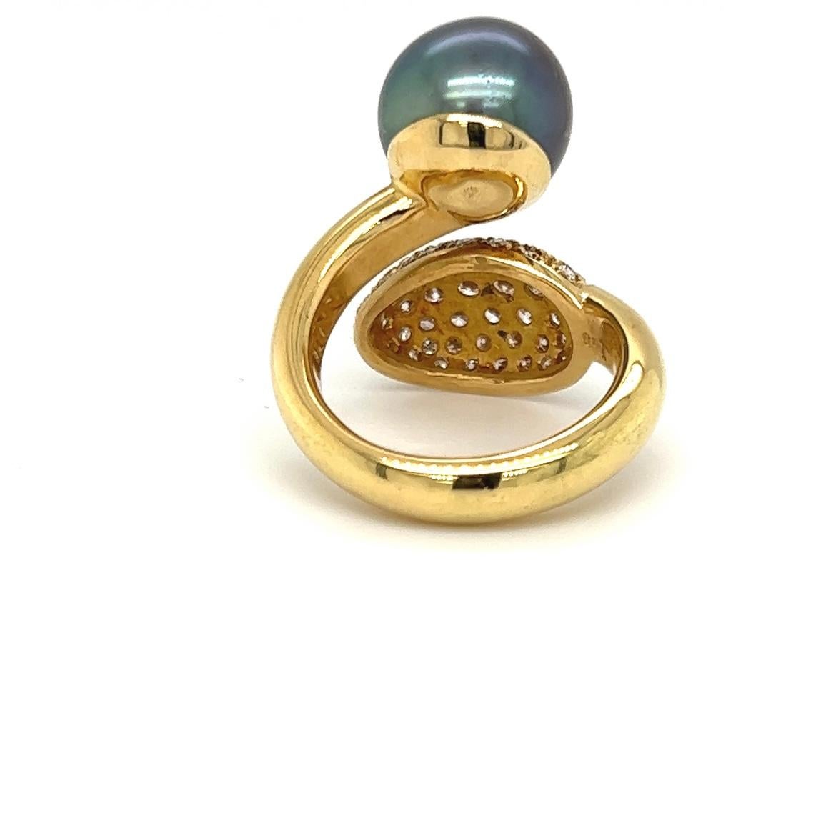 Boucle d'oreille Ausgefallener Gelbgold en or 18 carats avec perles de Tahiti et diamants en vente 1