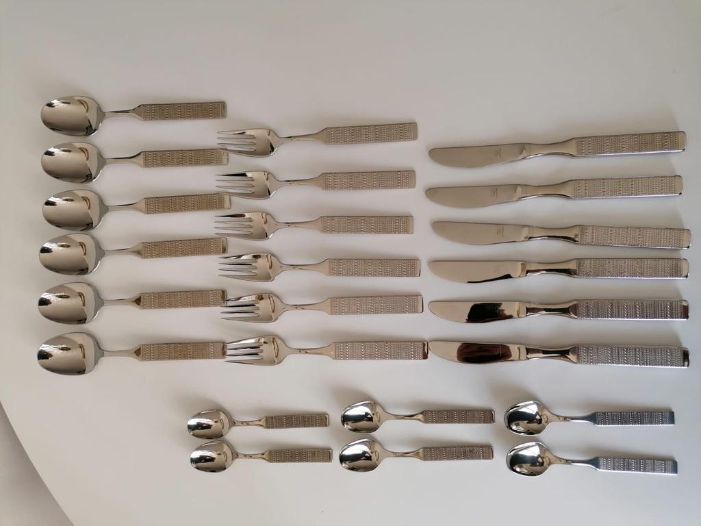 Austrian high-quality flatware silver plated by Berndorf, former Krupp Company from the 1960s. The cutlery has a handle with a very interesting geometric decor. Used but in excellent condition, some in near new condition.
Two sets each 24 pieces
