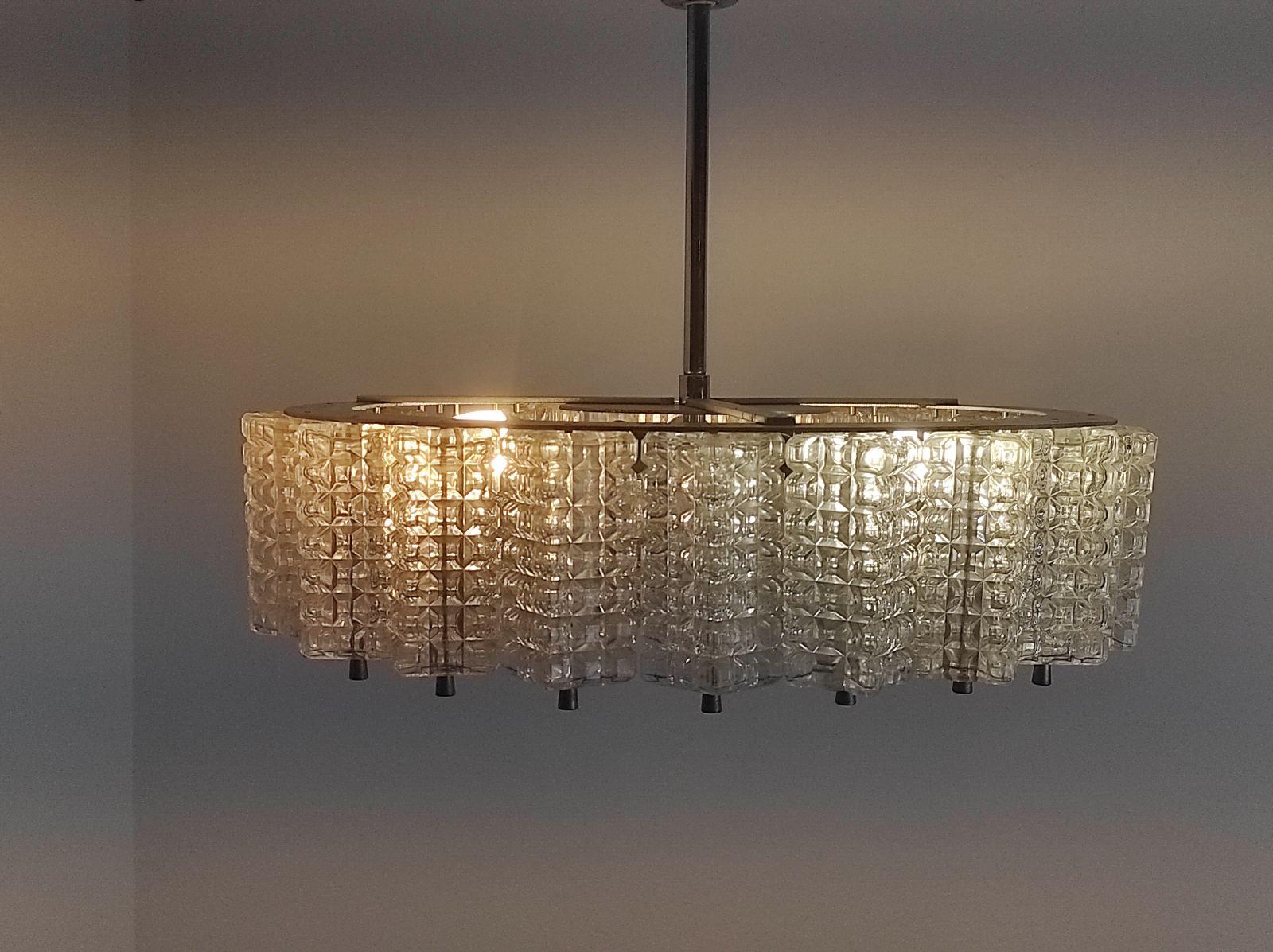 Austriaco Lampadario in vetro Ausrtolux 1960s in vendita