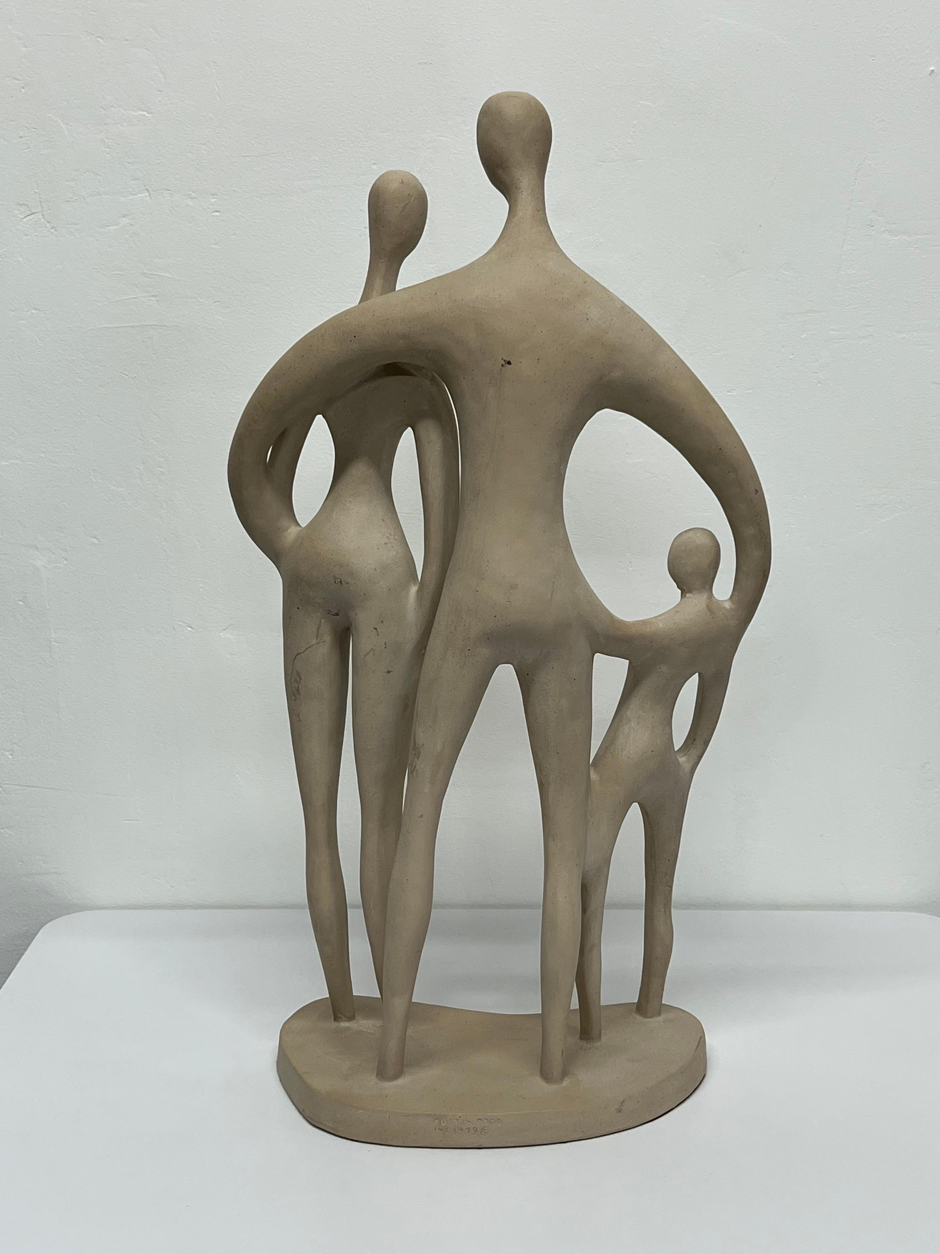Américain Sculpture de poterie familiale de style moderniste d'Austin Productions, 1979 en vente