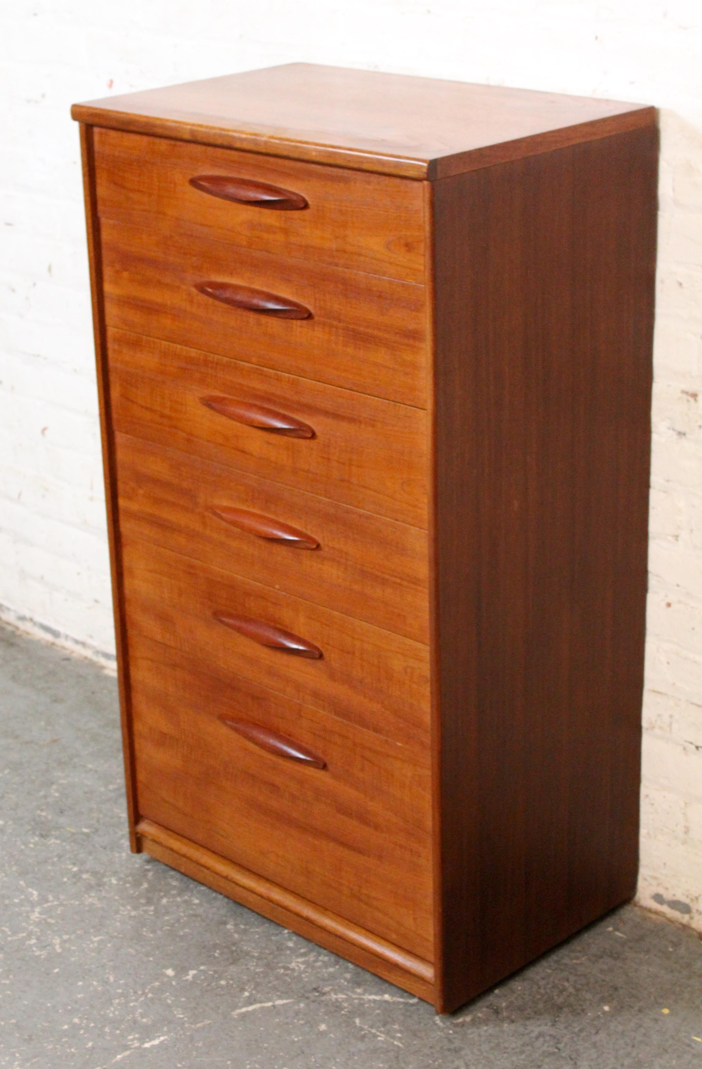 Arcón lencero de teca Austinsuite en venta 1