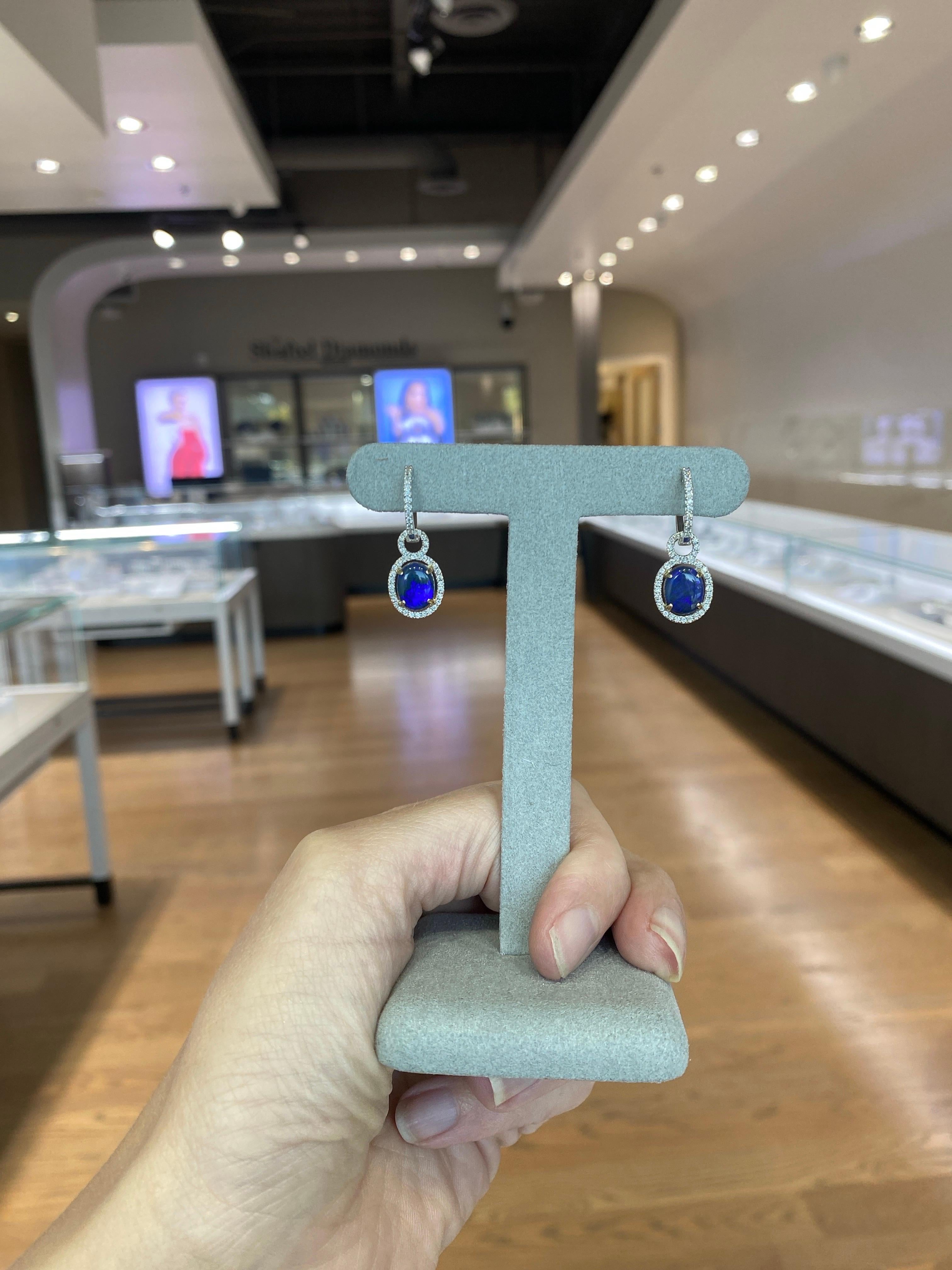 Orecchini Australia Lightning Ridge con opale ovale e diamanti In condizioni Nuovo in vendita a Houston, TX