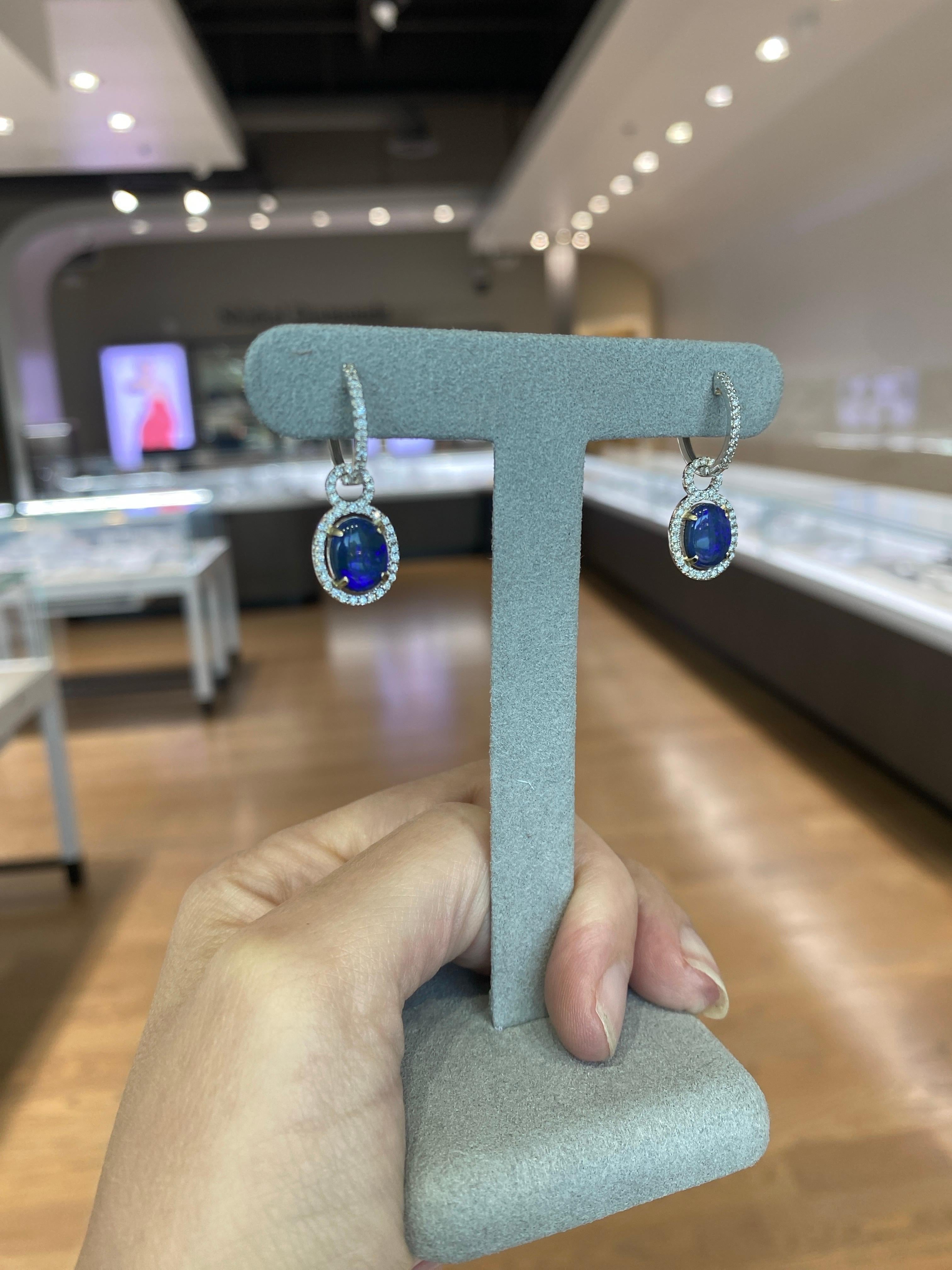 Orecchini Australia Lightning Ridge con opale ovale e diamanti in vendita 1