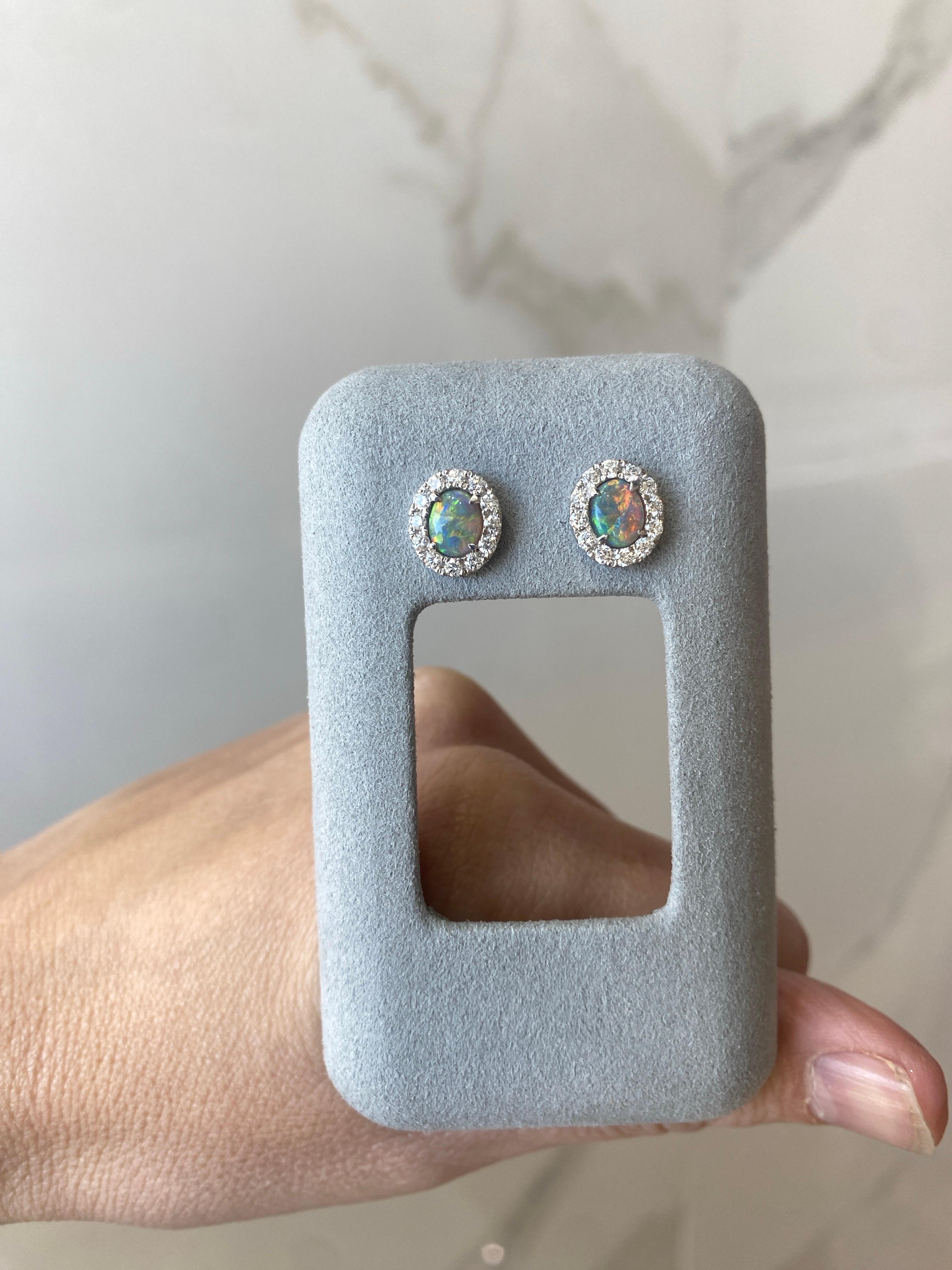 da uomo o donna Australia Orecchini a perno con opale ovale e diamante Lightning Ridge in vendita