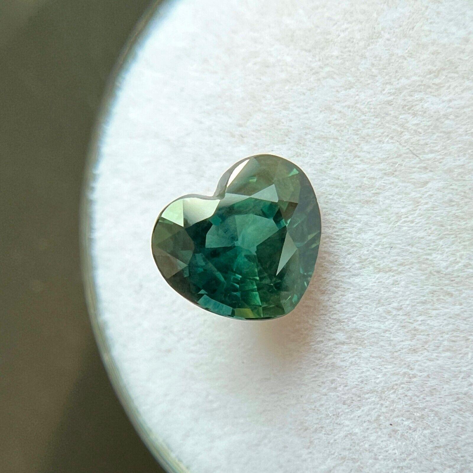 Zafiro Australia 1,89ct Azul Profundo Natural Gema talla corazón 7,6x6,8mm
 
 Gema de zafiro australiano azul profundo talla corazón natural.
 1,89 quilates con un hermoso color azul verdoso intenso. Tiene buena claridad, con sólo algunas pequeñas