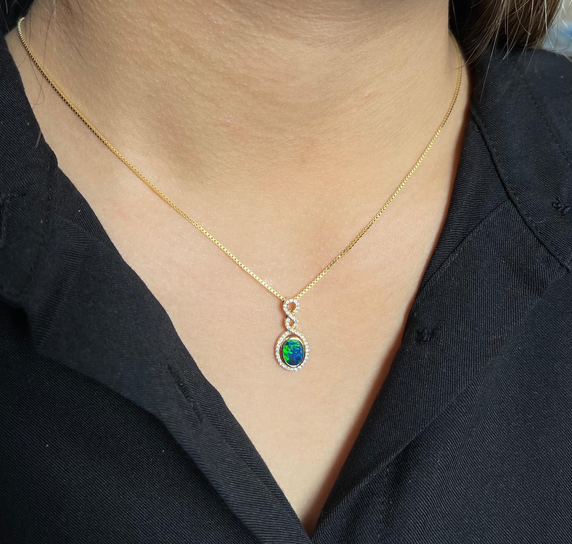 She is beauty. She is grace. ‘Raina’ opal doublet pendant (0.44ct) embodies poise and refinement through a classic blue-green opal colour combination and a simple diamond twist framework. With such an elegant piece to adorn your attire, fascinate