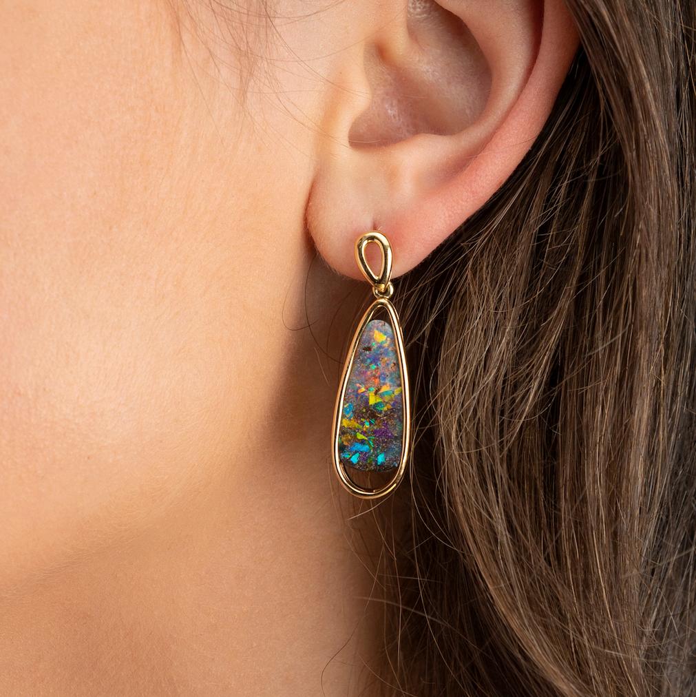 Contemporain Boucles d'oreilles en or jaune 18 carats avec opale de roche australienne naturelle non traitée de 10,96 carats en vente