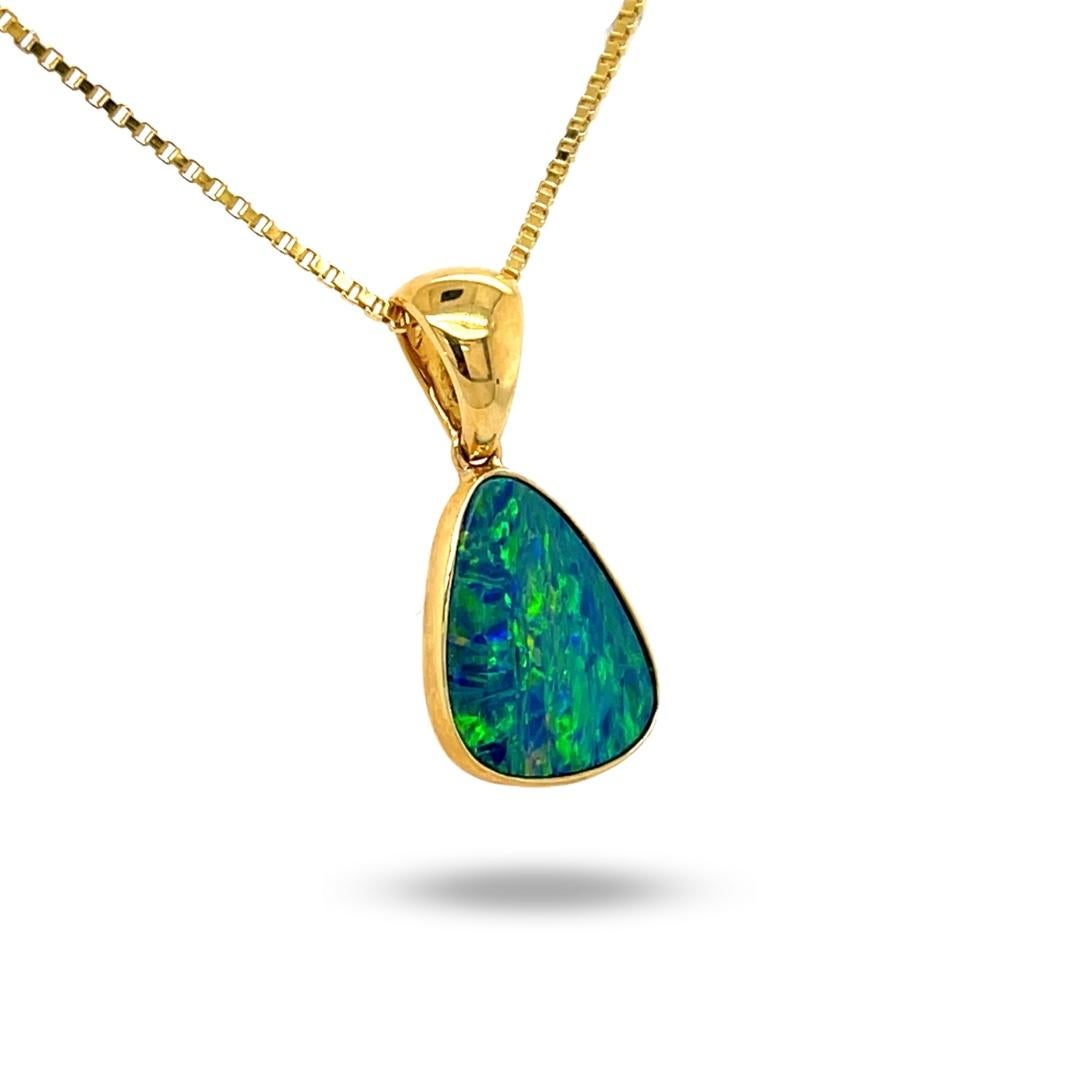Contemporary Australian 1.40ct Premium Quality Opal Doublet Pendant in 18K Yellow Gold For Sale
