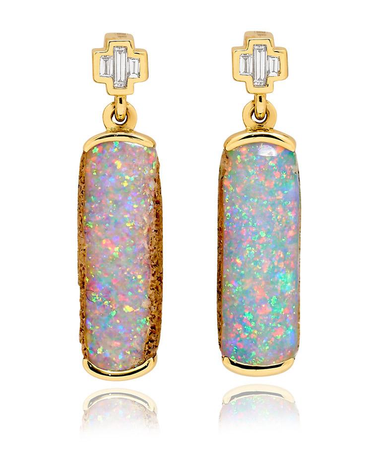 Contemporain Collier d'opales rocheuses australiennes naturelles de 15,82 carats en or jaune 18 carats avec diamants en vente