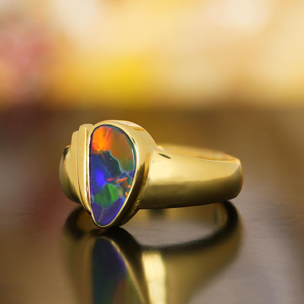 Australian 1.84ct Black Opal, Diamond & 18K Gold Ring In New Condition For Sale In MAIN BEACH, QLD