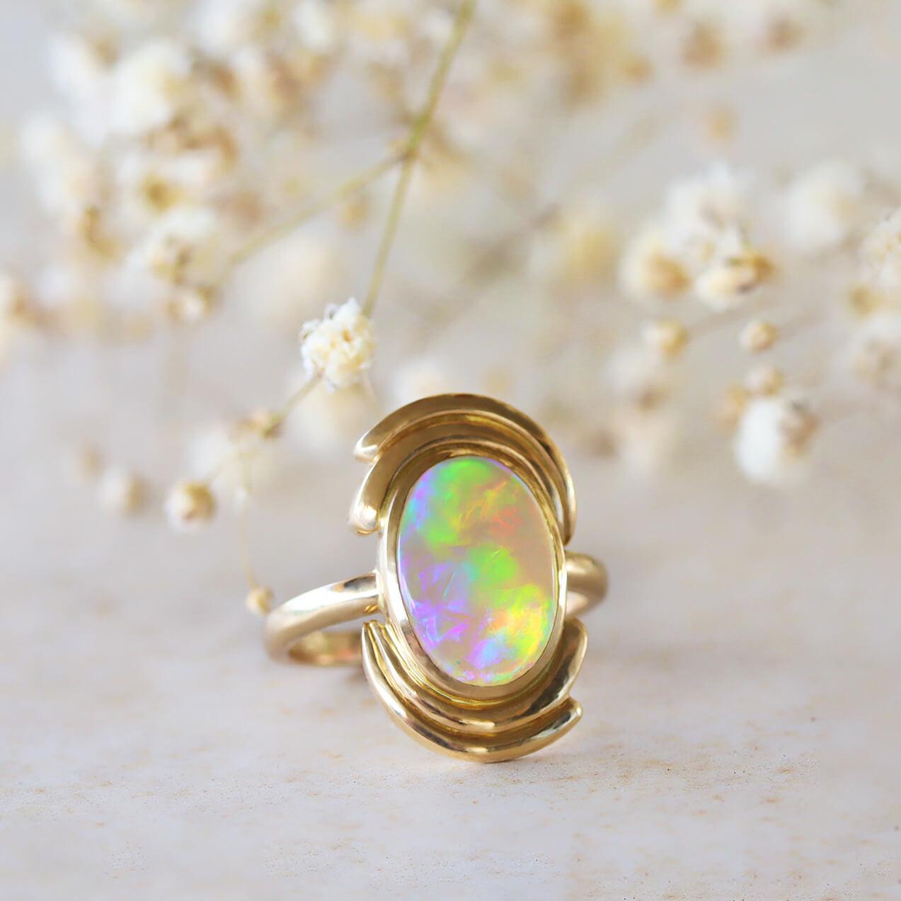 Cabochon Australian 1.94ct Dark Crystal Opal & 18K Yellow Gold Ring For Sale