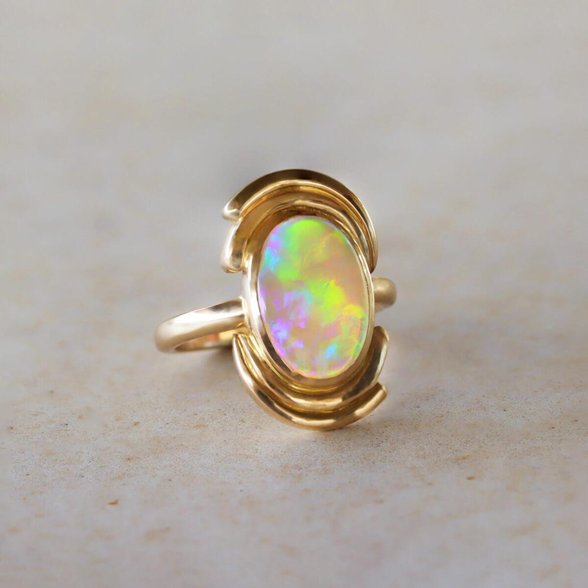 Australian 1.94ct Dark Crystal Opal & 18K Yellow Gold Ring For Sale 3