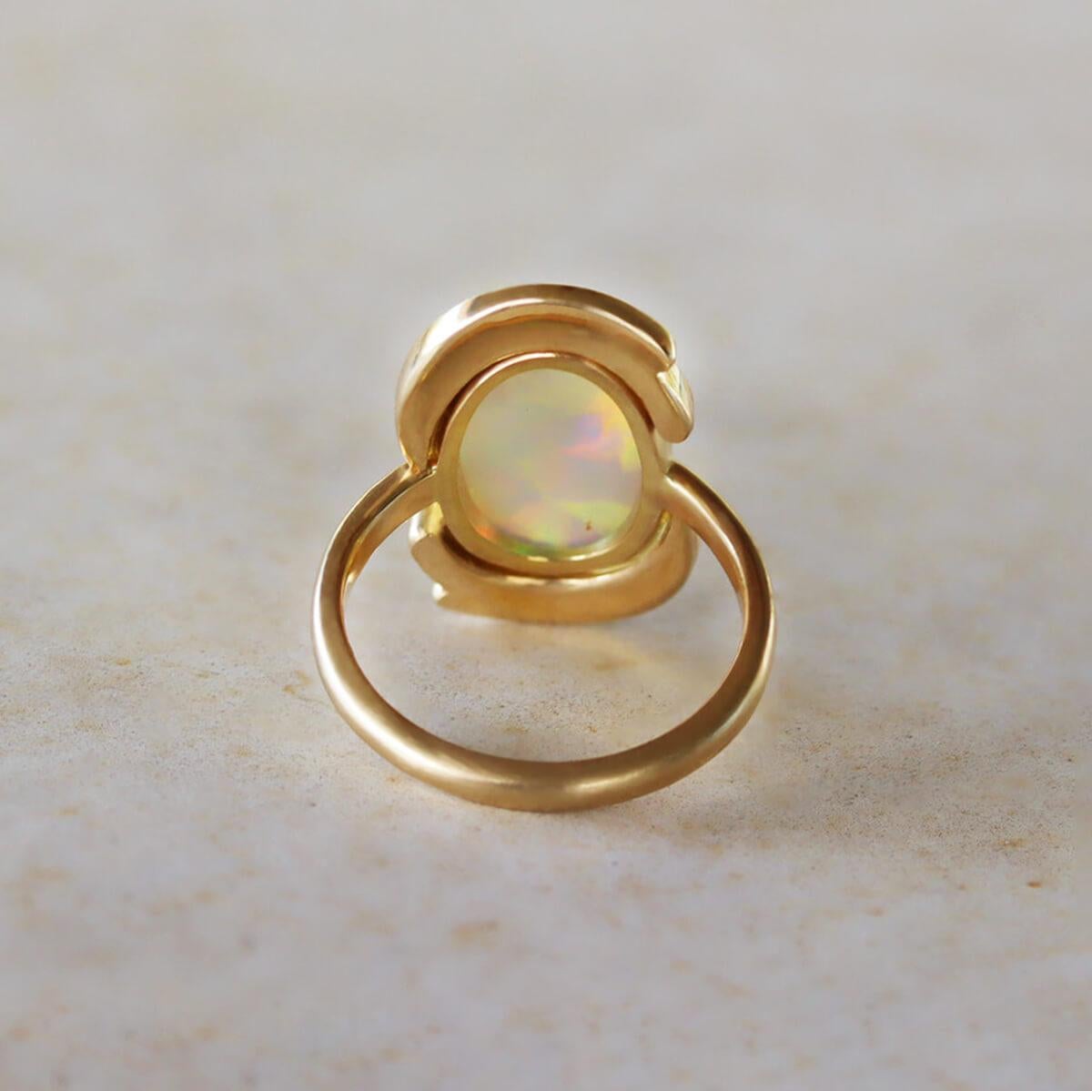 Australian 1.94ct Dark Crystal Opal & 18K Yellow Gold Ring For Sale 4