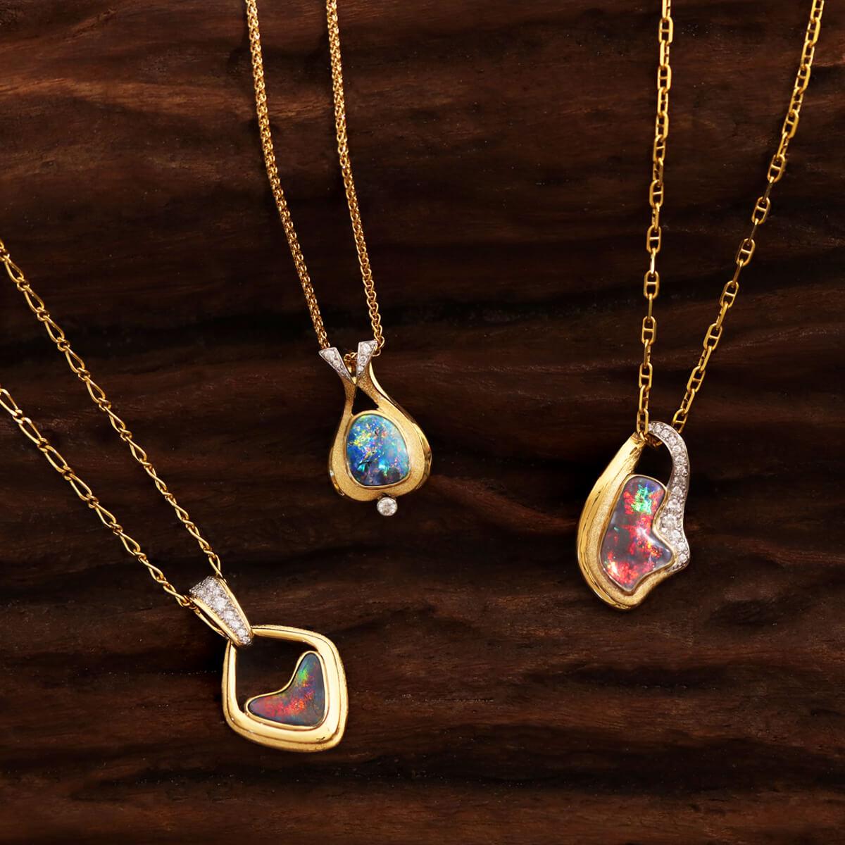 Collier australien en or 18 carats et platine avec opale noire de 2,43 carats, diamants et diamants Unisexe en vente