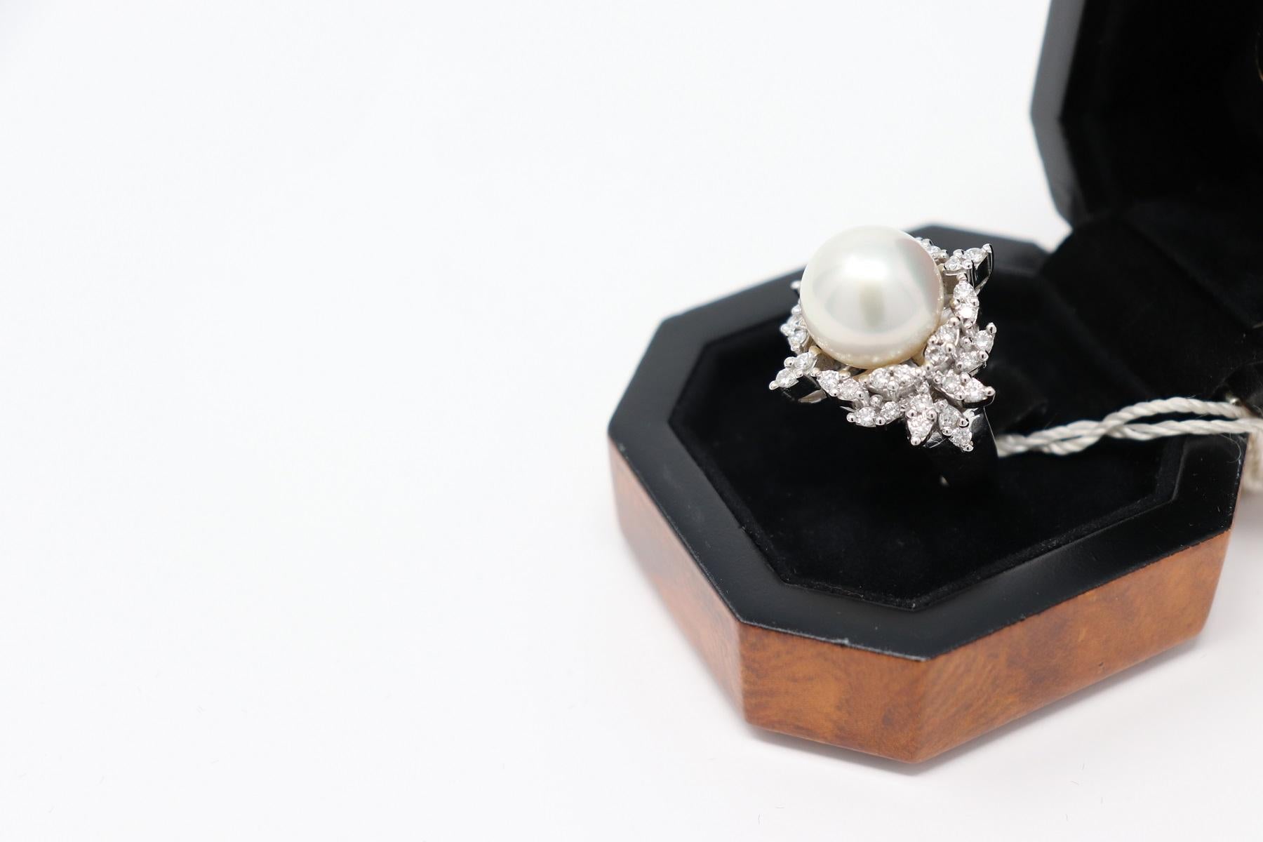 Round Cut Australian 25 Carat Pearl White Gold Diamonds Dome Cocktail Ring, 1980s For Sale