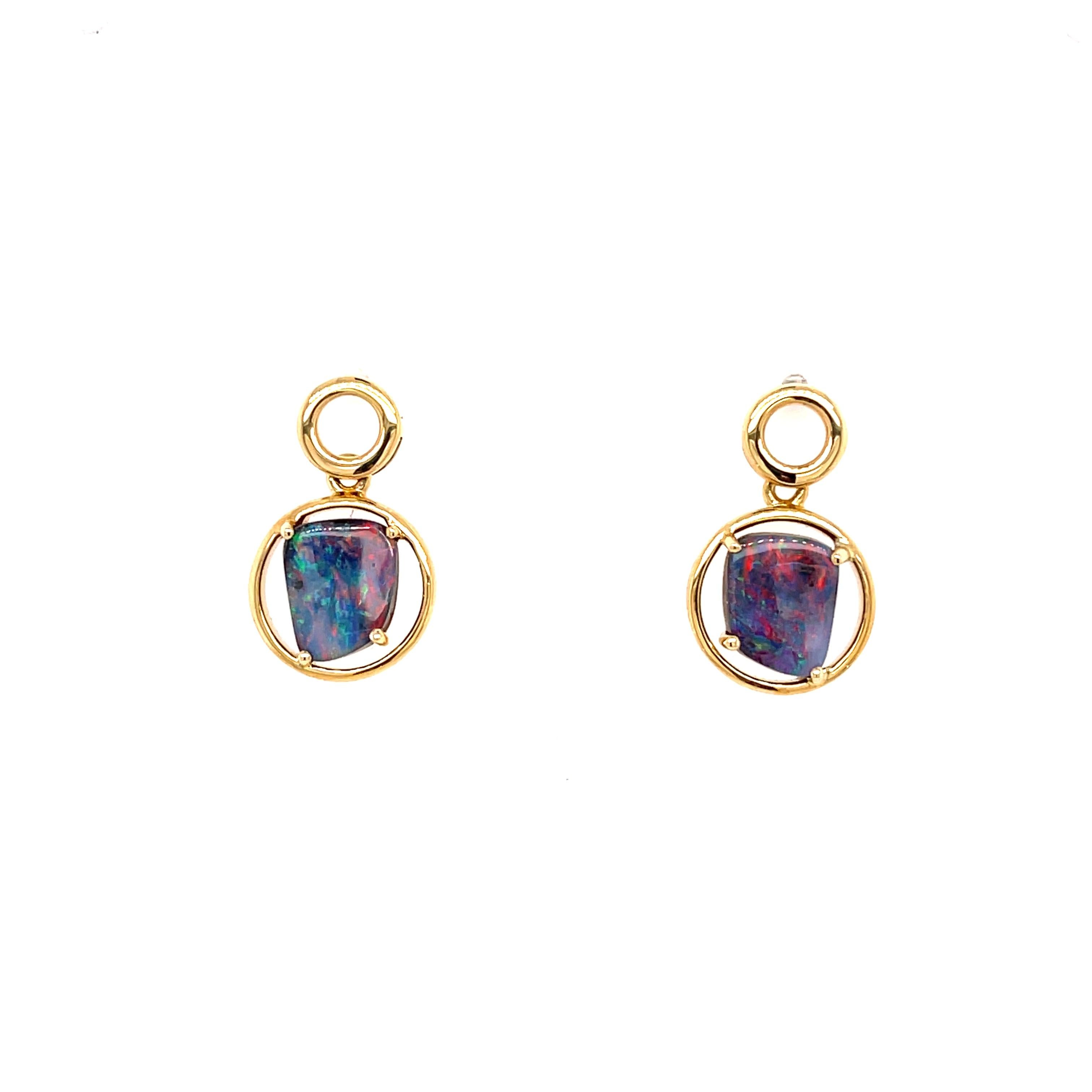 Splendid and utterly elegant is the wearer of the 'Bella Donna' boulder opal (2.90ct) earrings. The magnificent deep hues of red and blue of the precious opal gemstone in combination with the stunningly simple but classic 18K yellow gold setting is