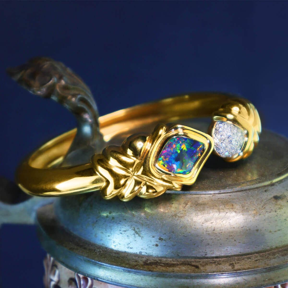 Australisches Armband aus 18 Karat Gold und Platin mit 3,00 Karat Boulder-Opal, Diamant im Zustand „Neu“ im Angebot in MAIN BEACH, QLD