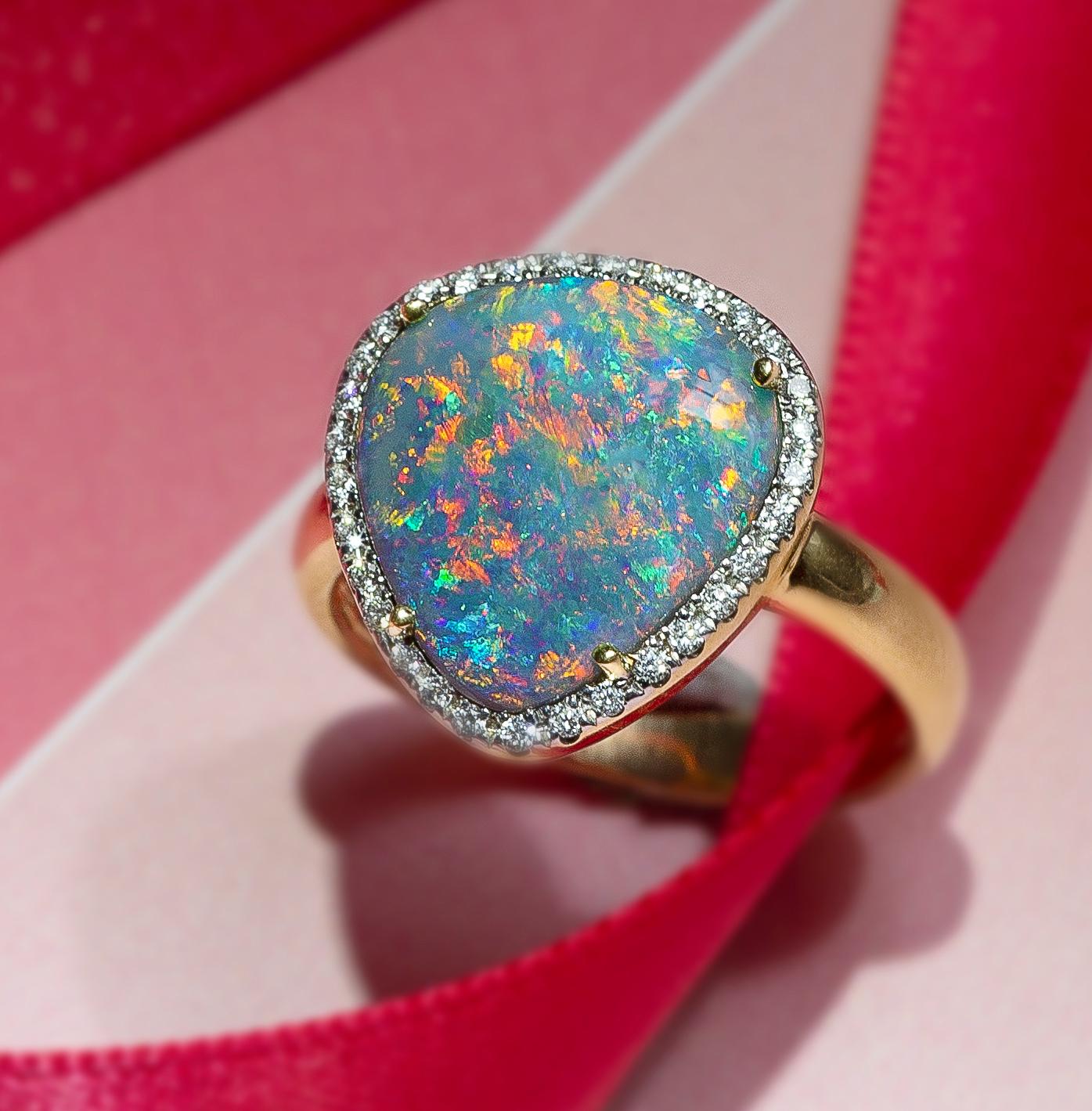 Contemporary Natural Untreated 3.32ct Australian Black Opal Diamonds Ring 18K Yellow Gold