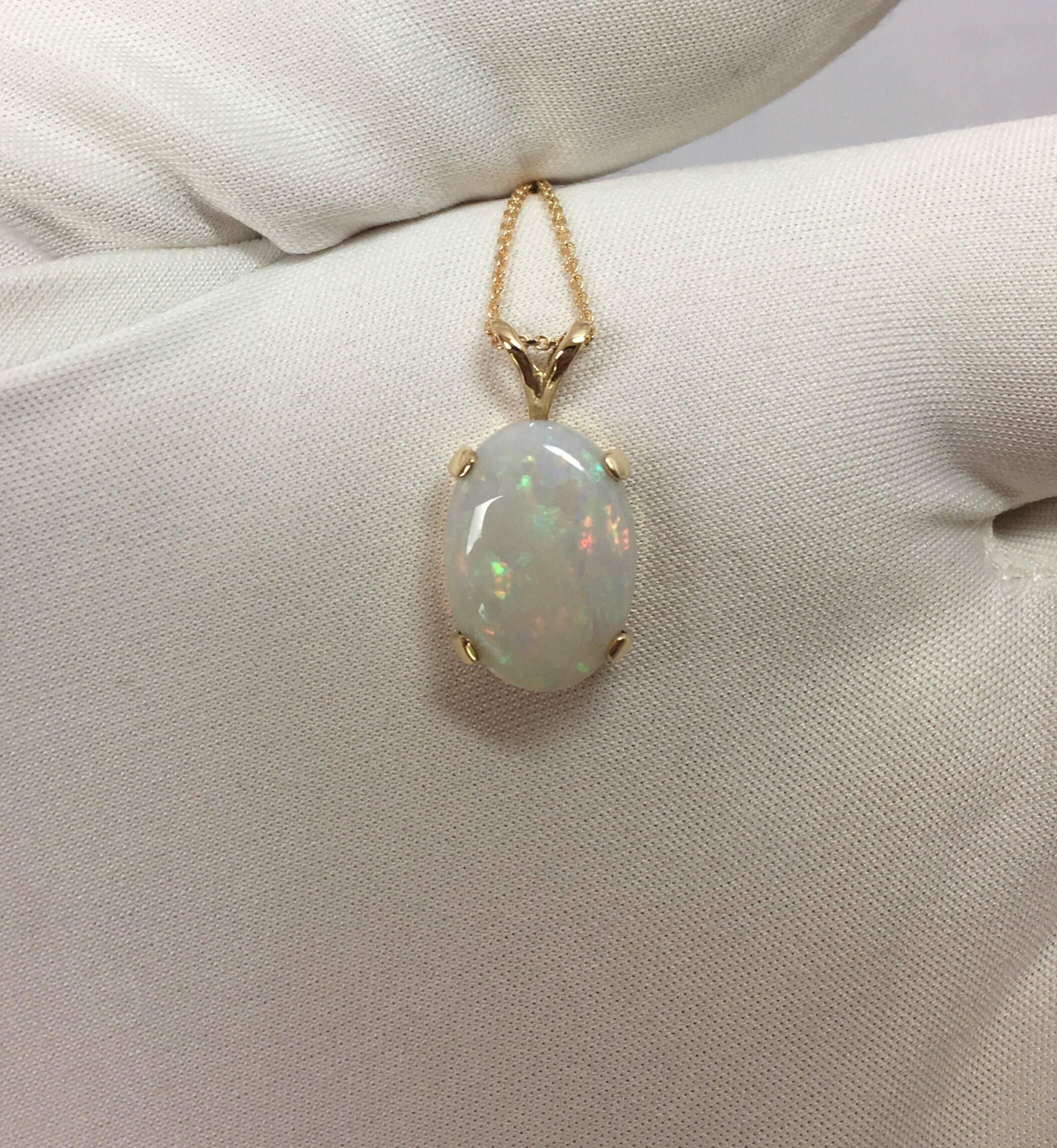 Australian 3.65 Carat Cooper Pedy White Opal Oval Cabochon Gold Pendant 5