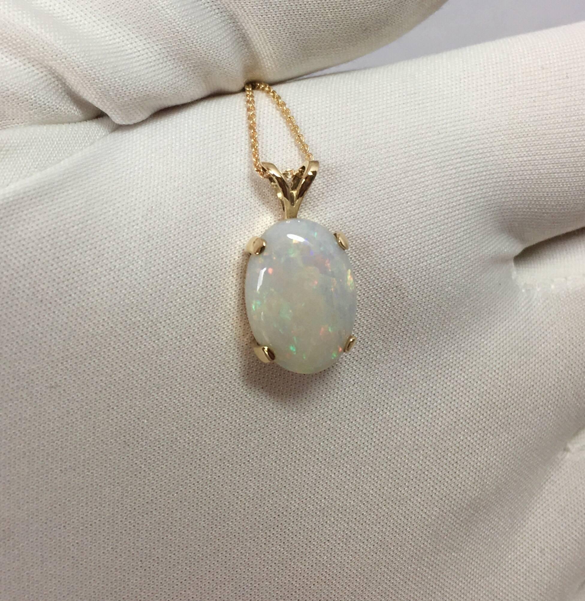 Australian 3.65 Carat Cooper Pedy White Opal Oval Cabochon Gold Pendant 1