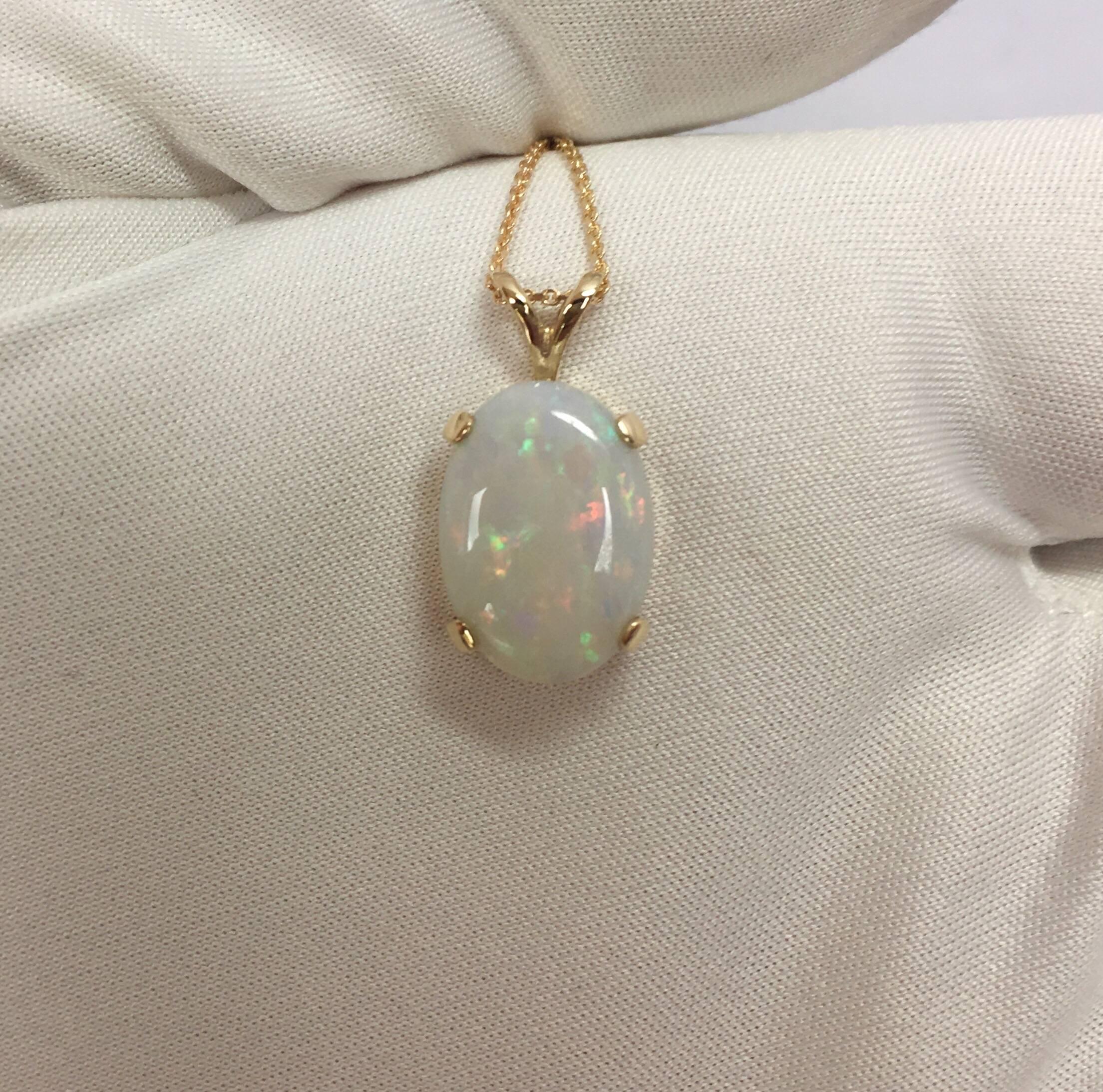 Australian 3.65 Carat Cooper Pedy White Opal Oval Cabochon Gold Pendant 2