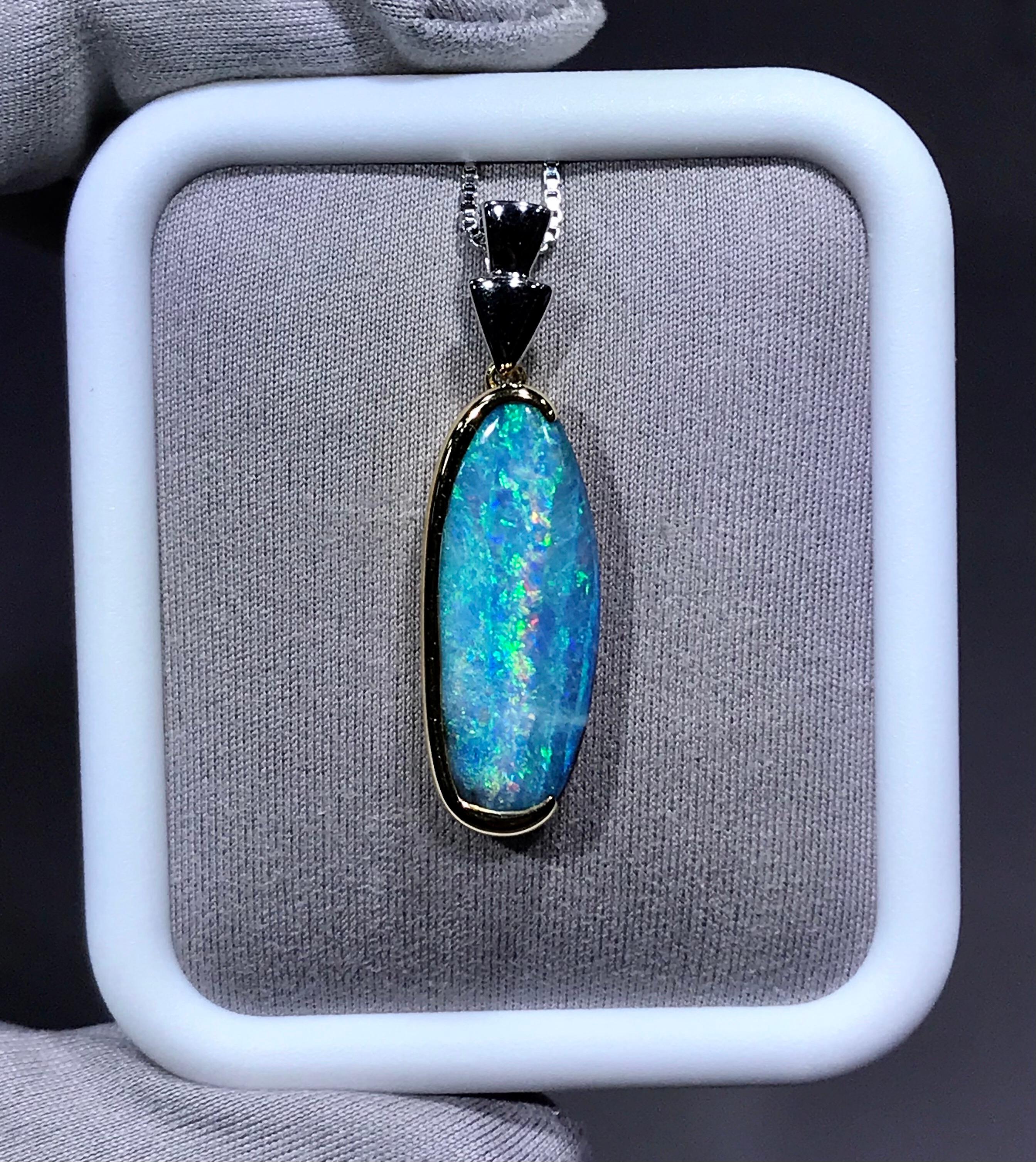 The luminescent opal at the center of  ‘Jundah’s Wonder’ opal pendant recalls memories of beaches, best friends, and endless summer days. An 18K white and yellow gold setting pendant shows off an outstanding 5.93ct opal from Winton, Australia. An