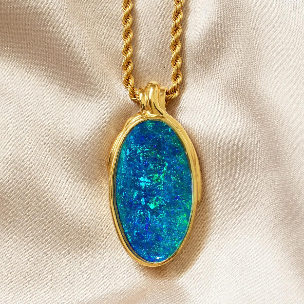 Australian 61.79 Crat Boulder Opal & 18k Gold Necklace In New Condition For Sale In MAIN BEACH, QLD