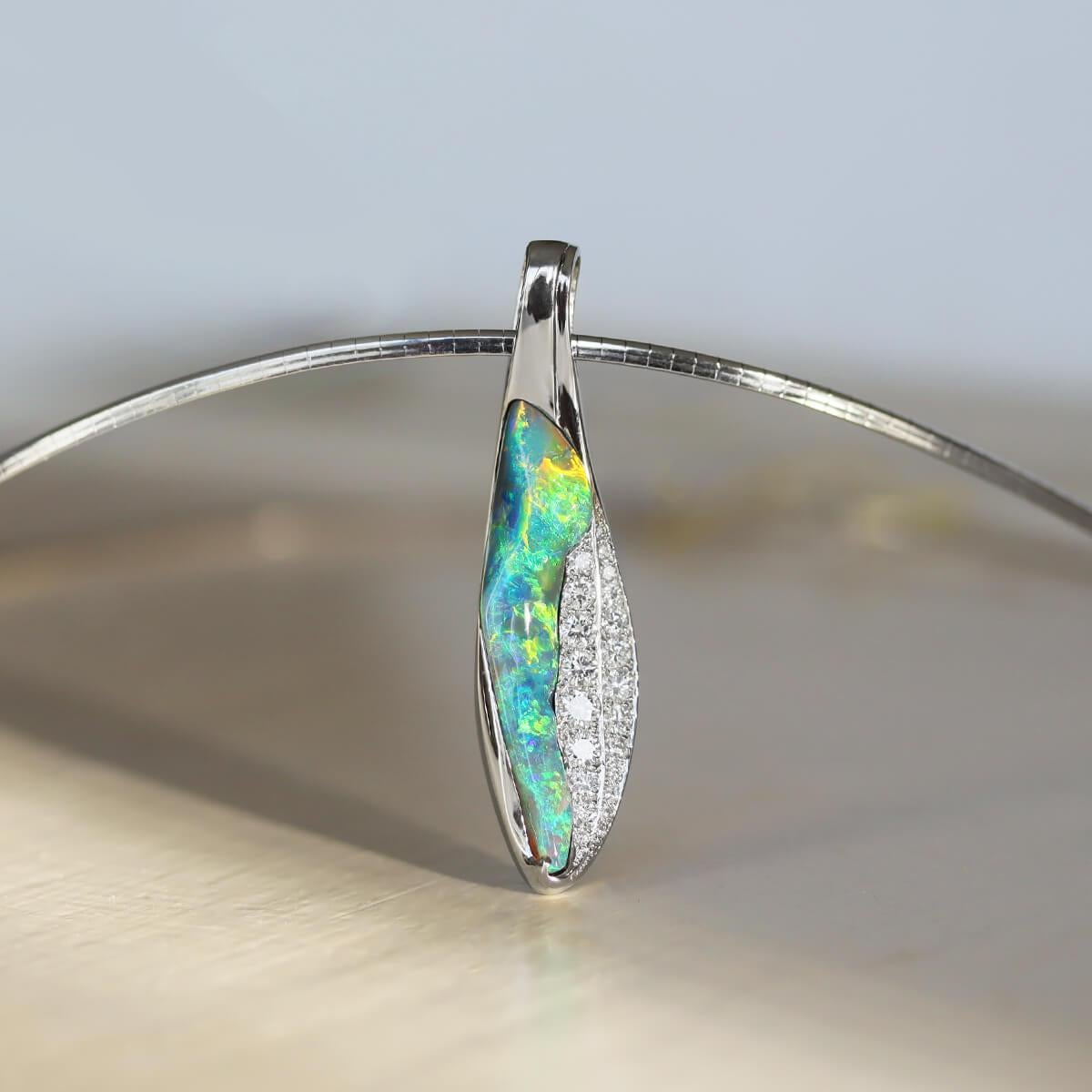 Australische australische Halskette mit 7,70 Karat schwarzem Opal, Diamant und Platin im Zustand „Neu“ im Angebot in MAIN BEACH, QLD