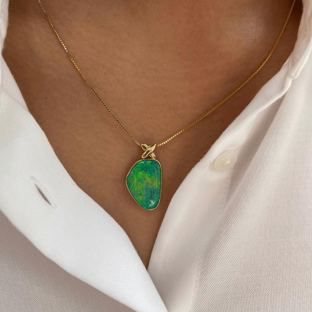 Simple but stunning is the 'Greta' pendant featuring a superb opal doublet (9.50ct) from Coober Pedy, Australia. The luminescent colour play of the opal gemstone is emphasised by the contemporary and straightforward design set in 18K yellow gold.