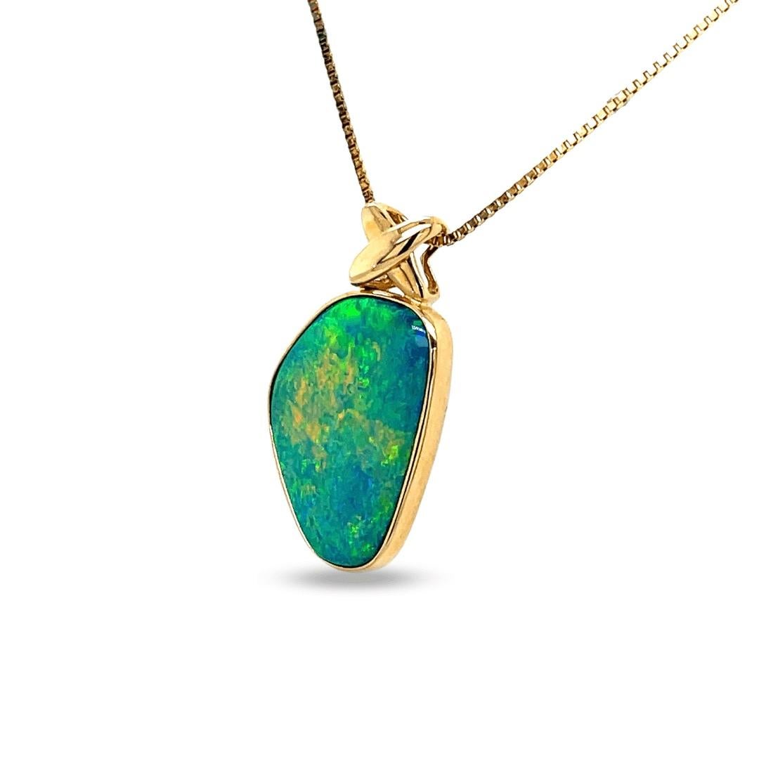 Contemporary Premium Quality Australian 9.50ct Opal Doublet Pendant in 18K Yellow Gold For Sale