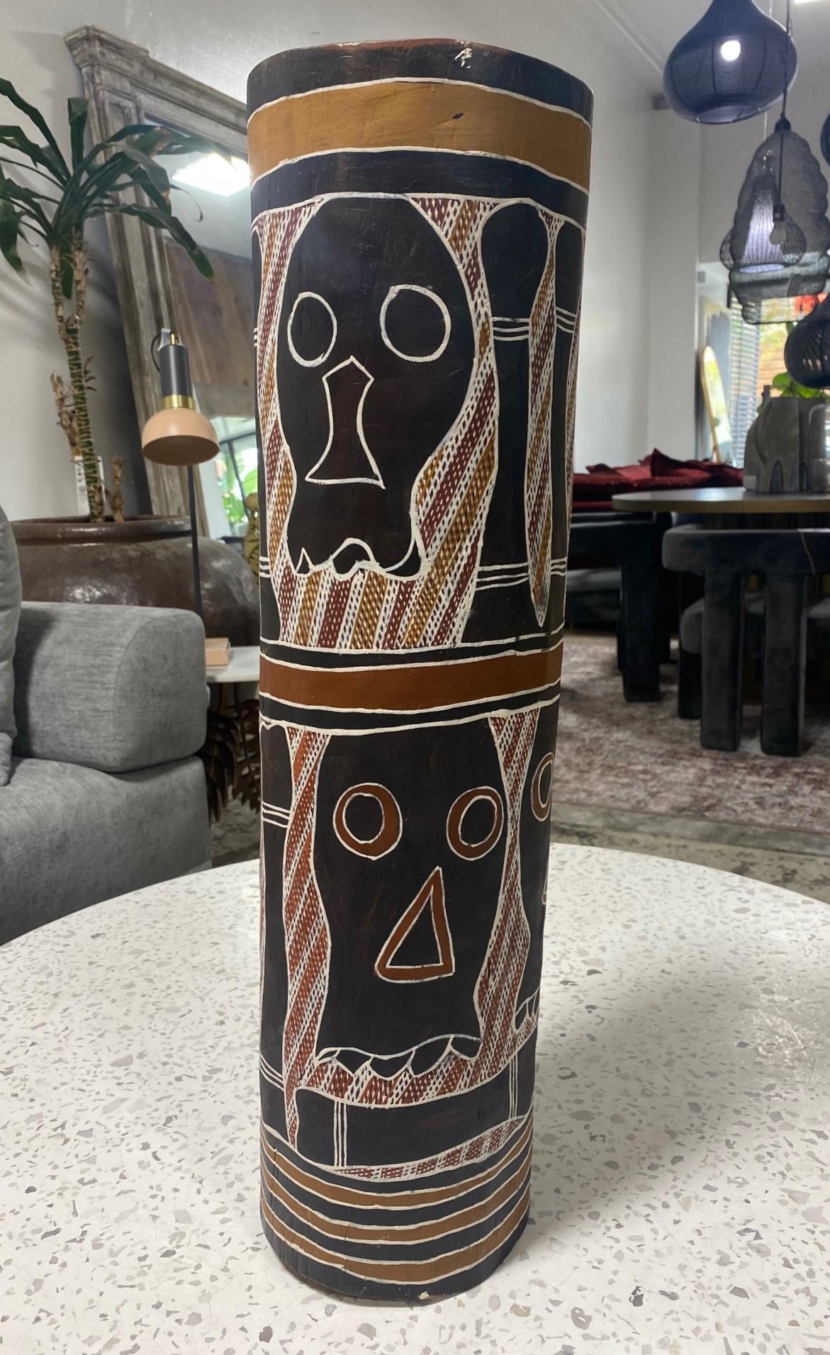 Australian Aboriginal Art Carved Wood Log Bone Totem Coffin with Skull Design In Good Condition For Sale In Studio City, CA