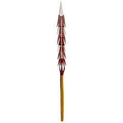 Lance aborigène australienne sculptée et peinte provenant de l'île Melville