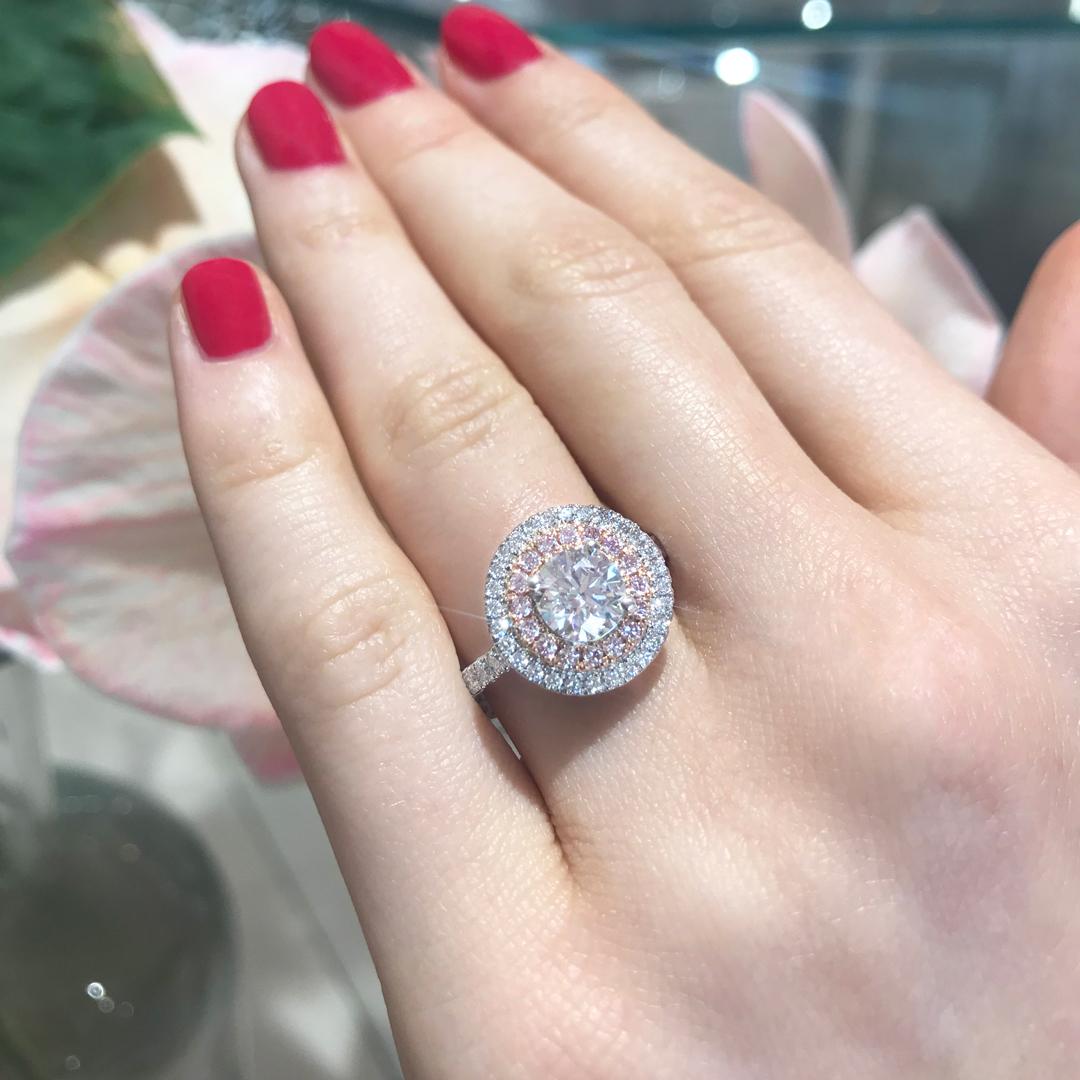 Australian Argyle 1.02 Carat White Diamond Twin Diamonds Halo Engagement Ring In New Condition For Sale In Woollahra, New South Wales