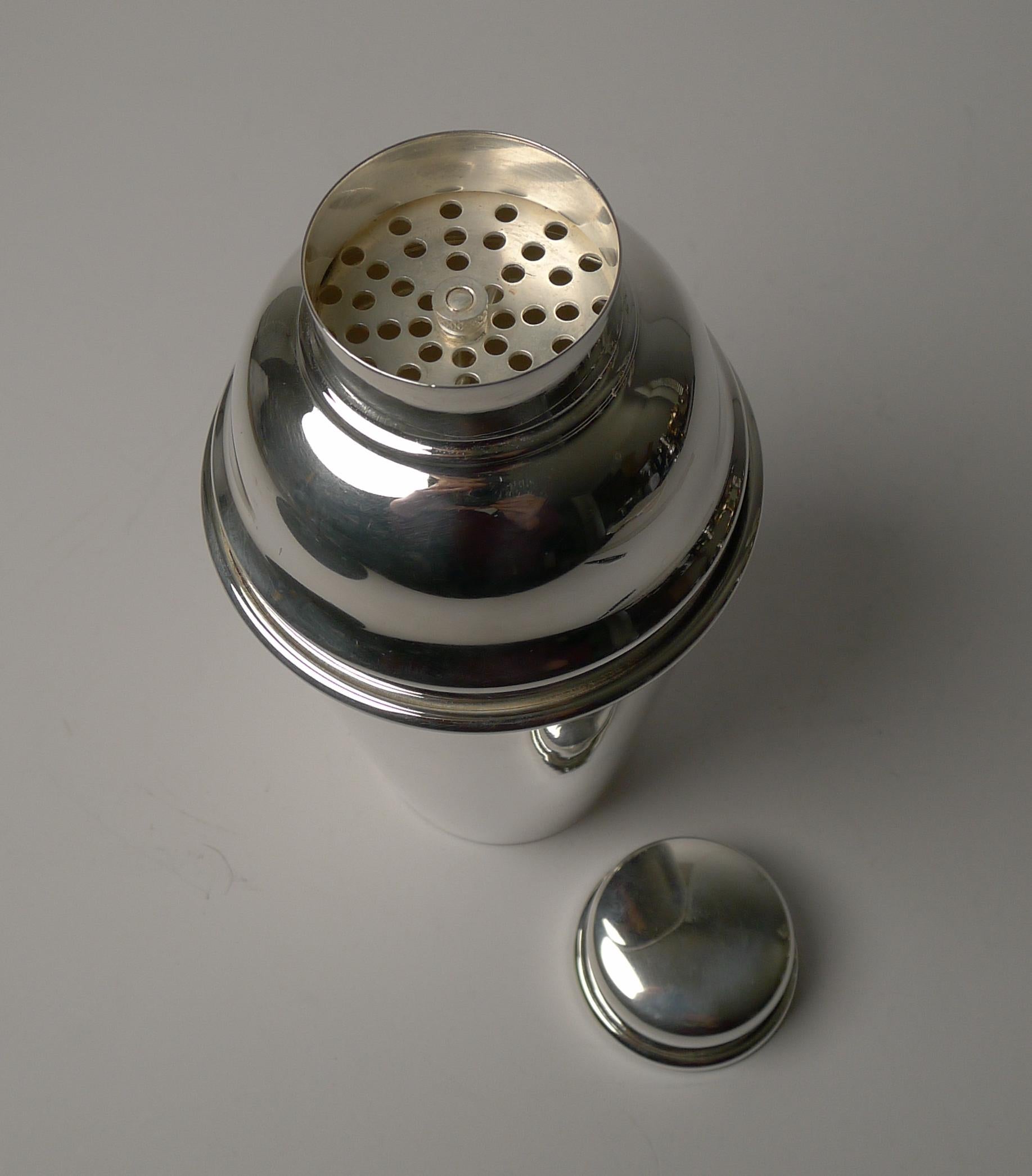 Australian Art Deco Silver Plated Cocktail Shaker c.1940 In Good Condition In Bath, GB