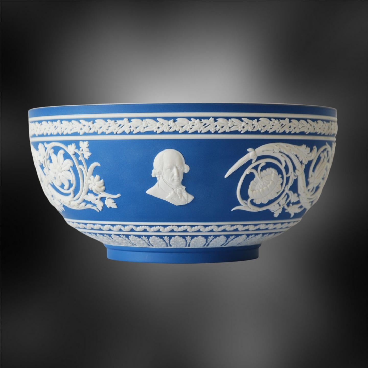 Australian Bicentenary Bowl, Wedgwood, circa 1988. Number 10 of 50 Made In Excellent Condition For Sale In Melbourne, Victoria