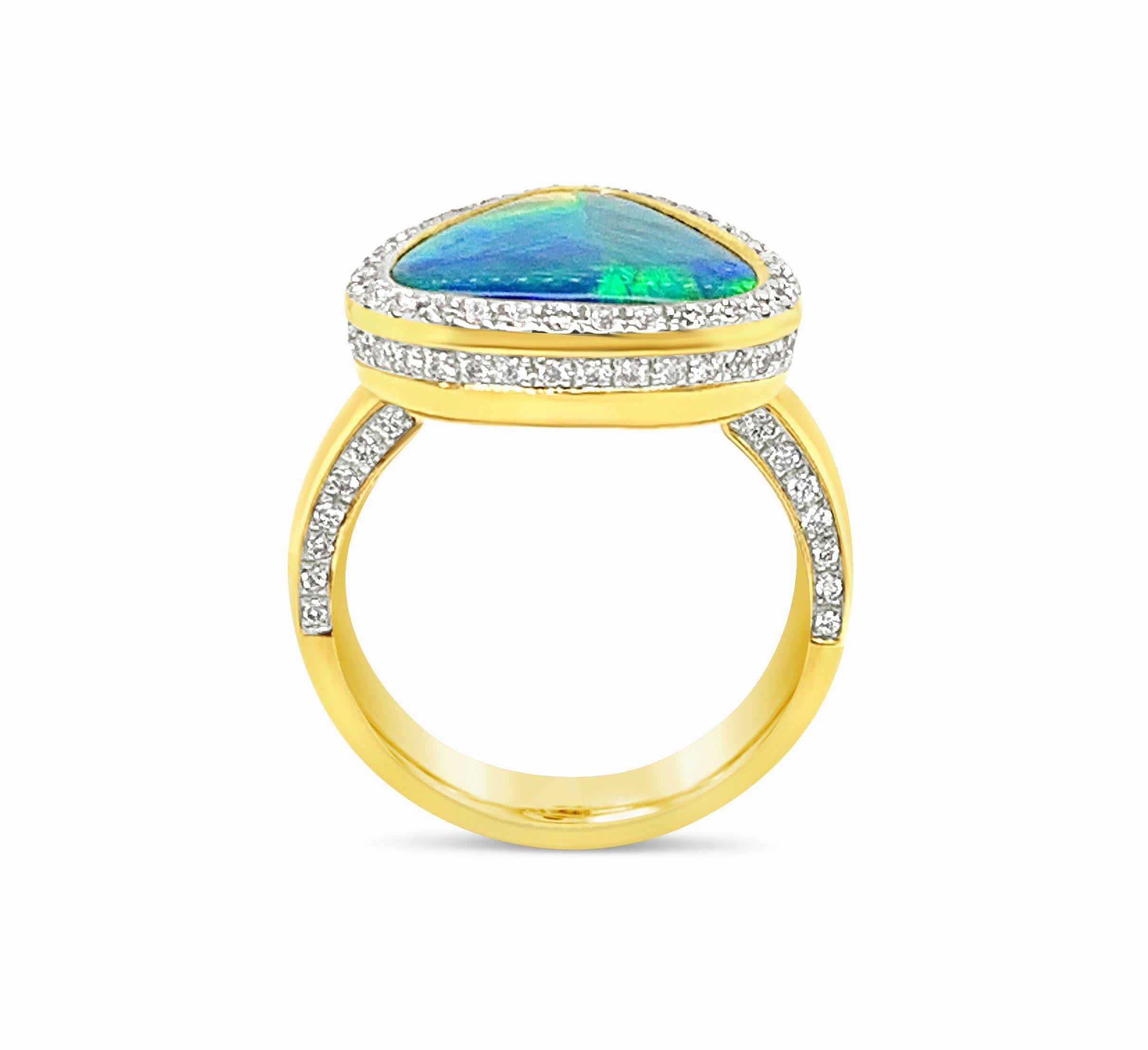 Australian 5.03ct Black Opal and Diamond Cocktail Ring in 18K Yellow Gold In New Condition In Sydney, AU