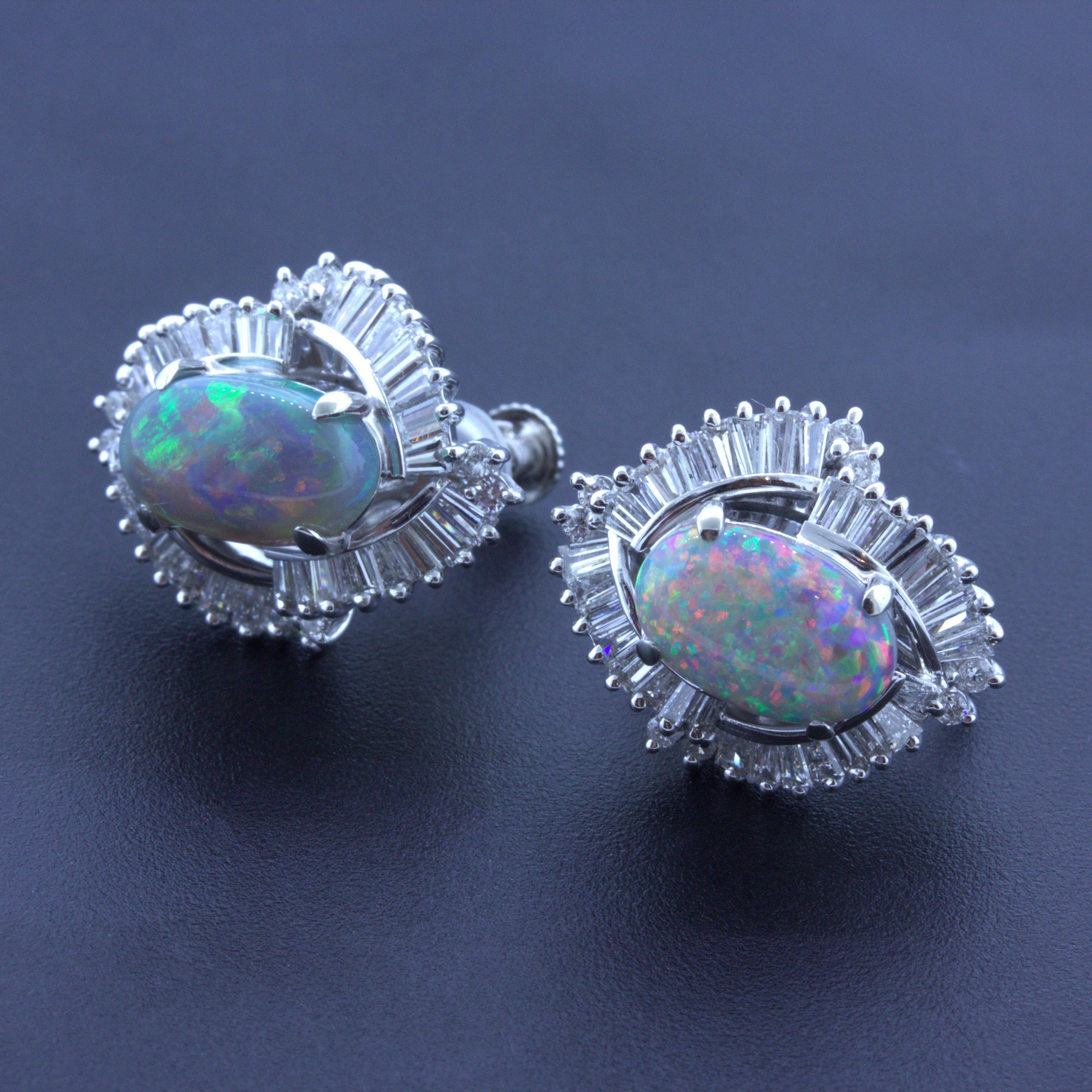Taille ovale Boucles d'oreilles en platine avec diamant et opale noire australienne en vente