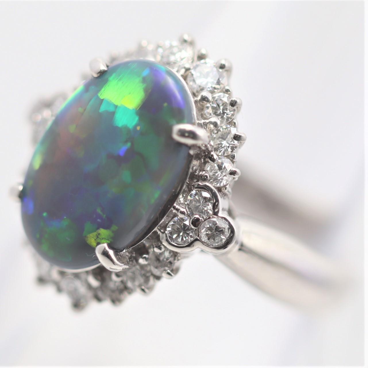 Australischer australischer Platinring mit schwarzem Opal und Diamant (Gemischter Schliff)