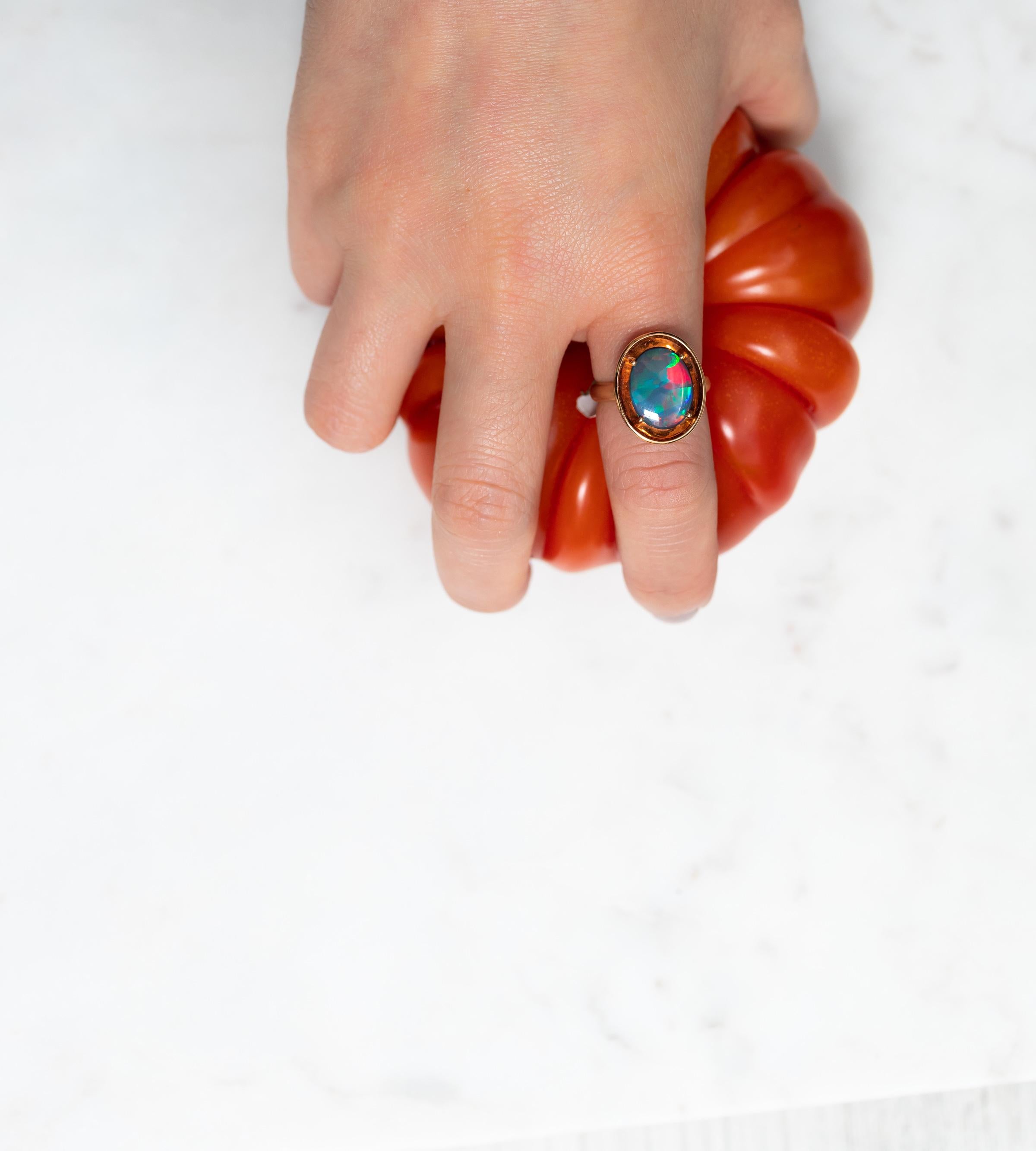 Natürlicher unbehandelter australischer 2,97 Karat schwarzer Opal Cocktail-Ring aus 18 Karat Roségold (Zeitgenössisch)