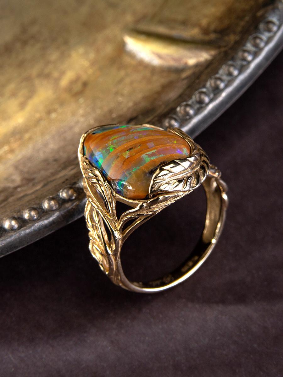 Australian Boulder Opal Yellow Gold Ring Unisex Art Nouveau Style Jewelry In New Condition For Sale In Berlin, DE