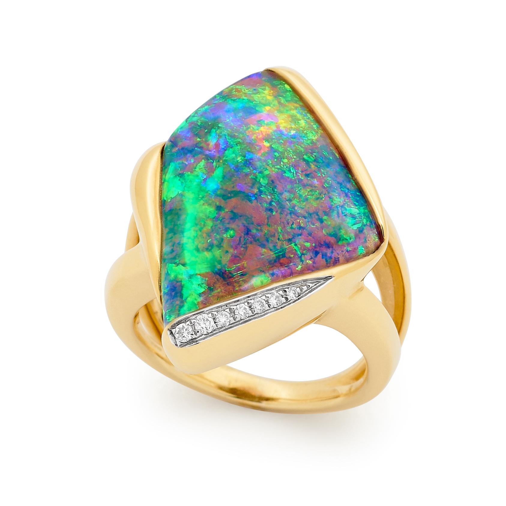 Cabochon Orecchini pendenti con opale Boulder e diamanti australiani naturali da 12,46 carati in oro giallo 18 carati in vendita