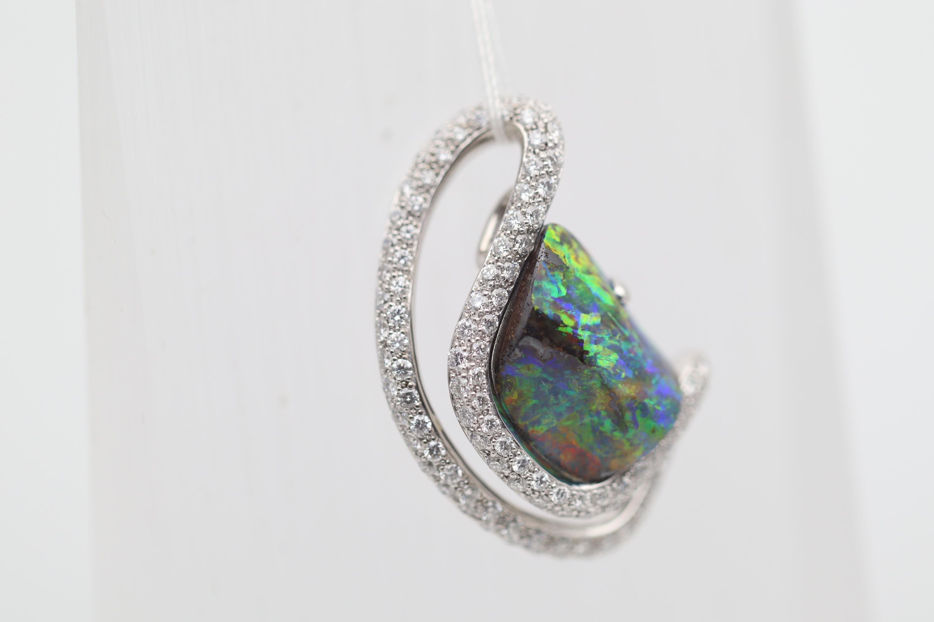 Non taillé Pendentif en or en Opale Australienne Boulder Diamant en vente