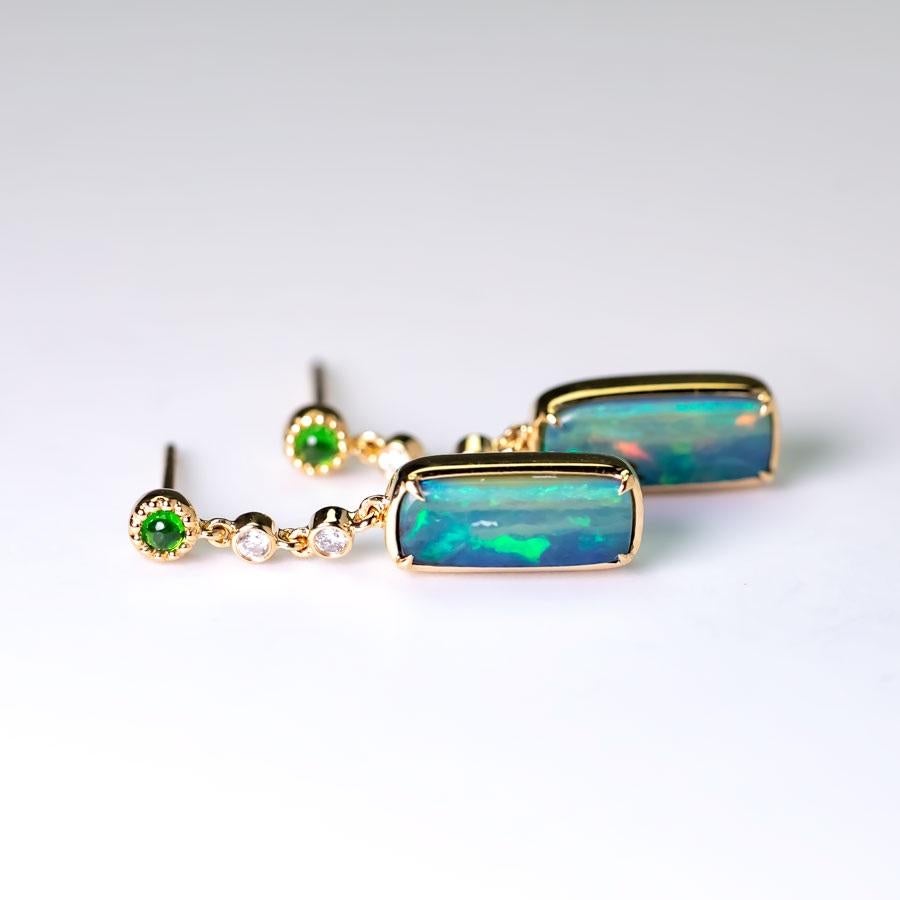 Boucles d'oreilles pendantes en or jaune 18k avec diamant Tsavorite et Opale Boulder Australienne Neuf - En vente à Suwanee, GA