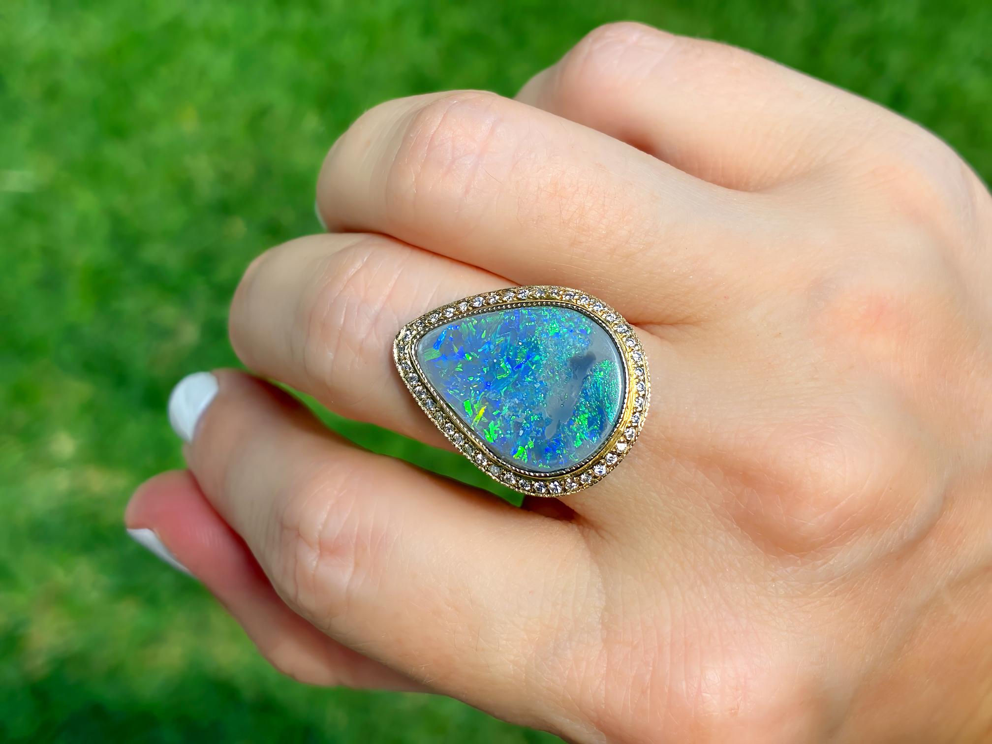 Art Déco Anello unico in oro giallo con diamante australiano Boulder Opal, Just Jules 2025 in vendita