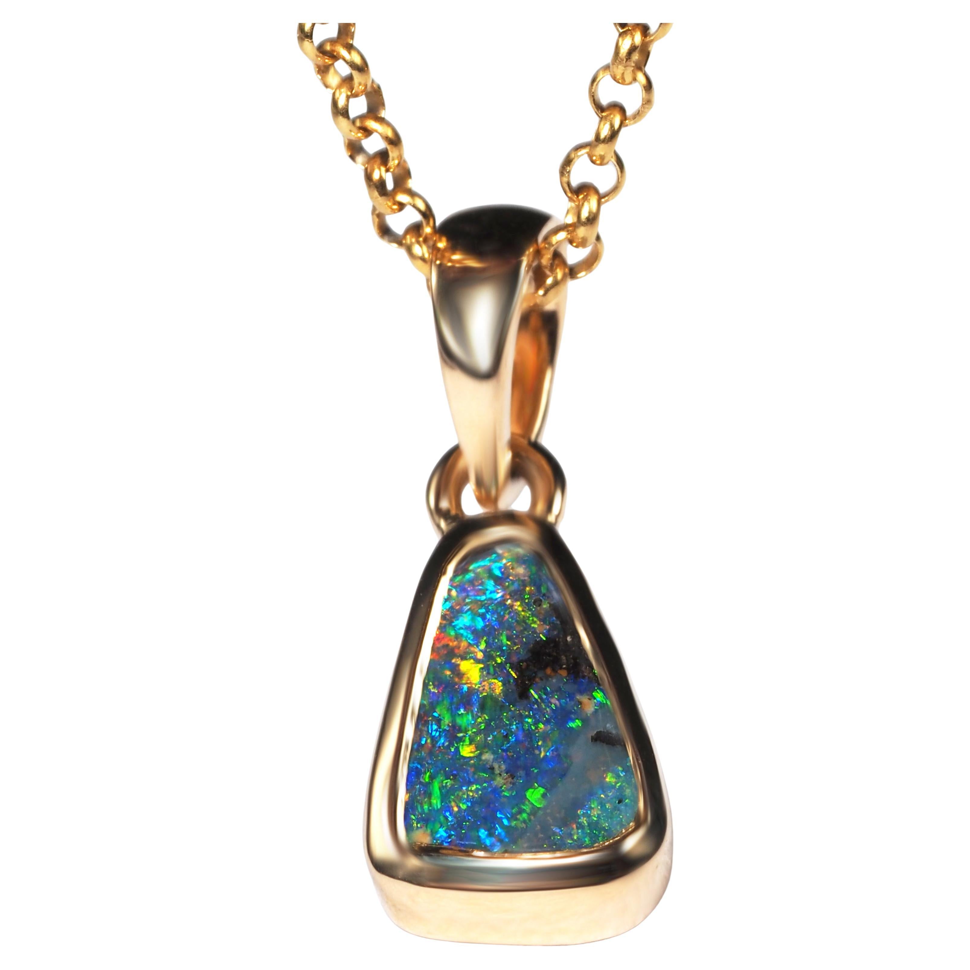 Ciondolo con opale australiano Boulder in oro giallo 18 carati